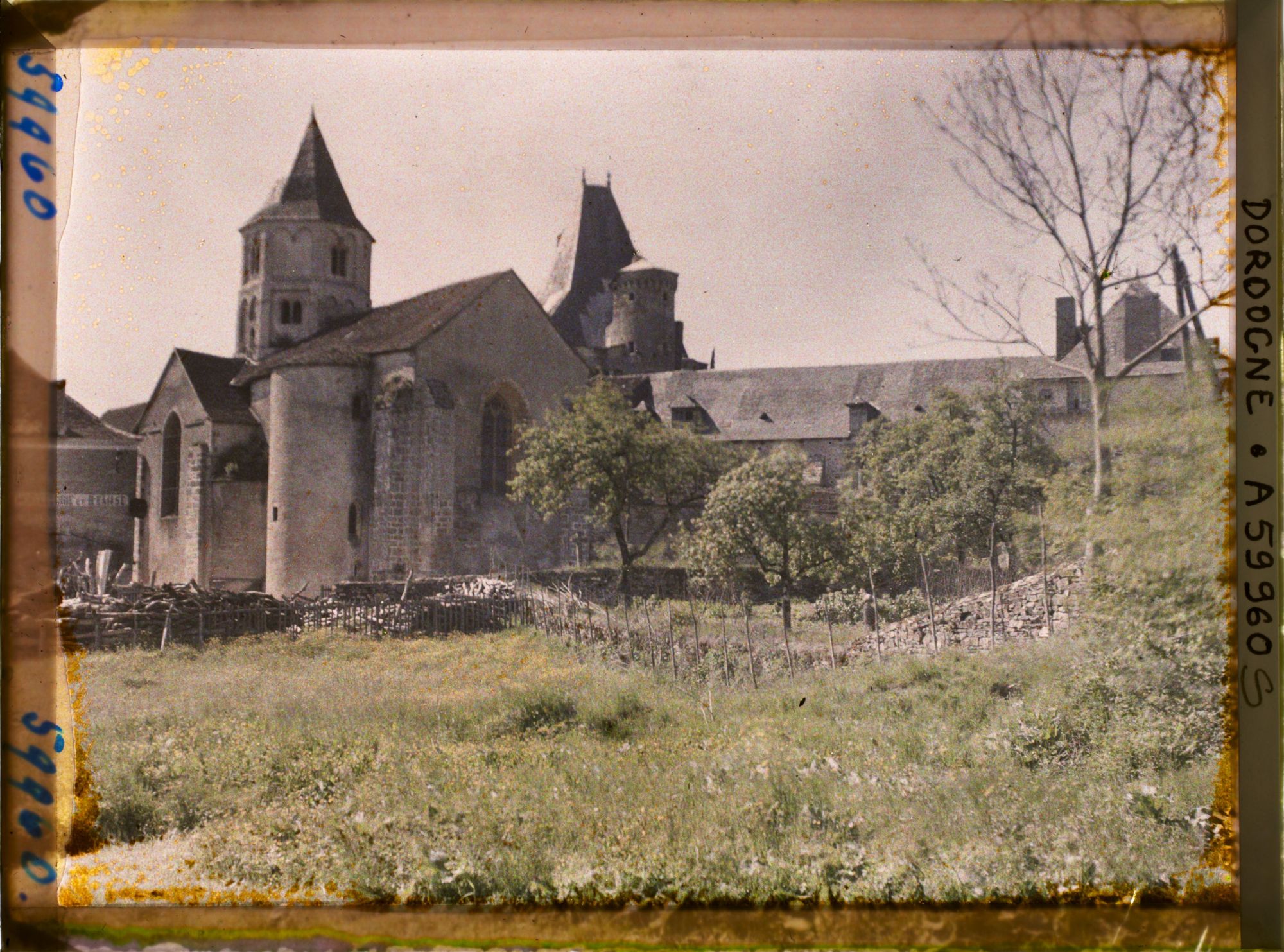 Image représentant France, Jumilhac, L'Eglise et le Château