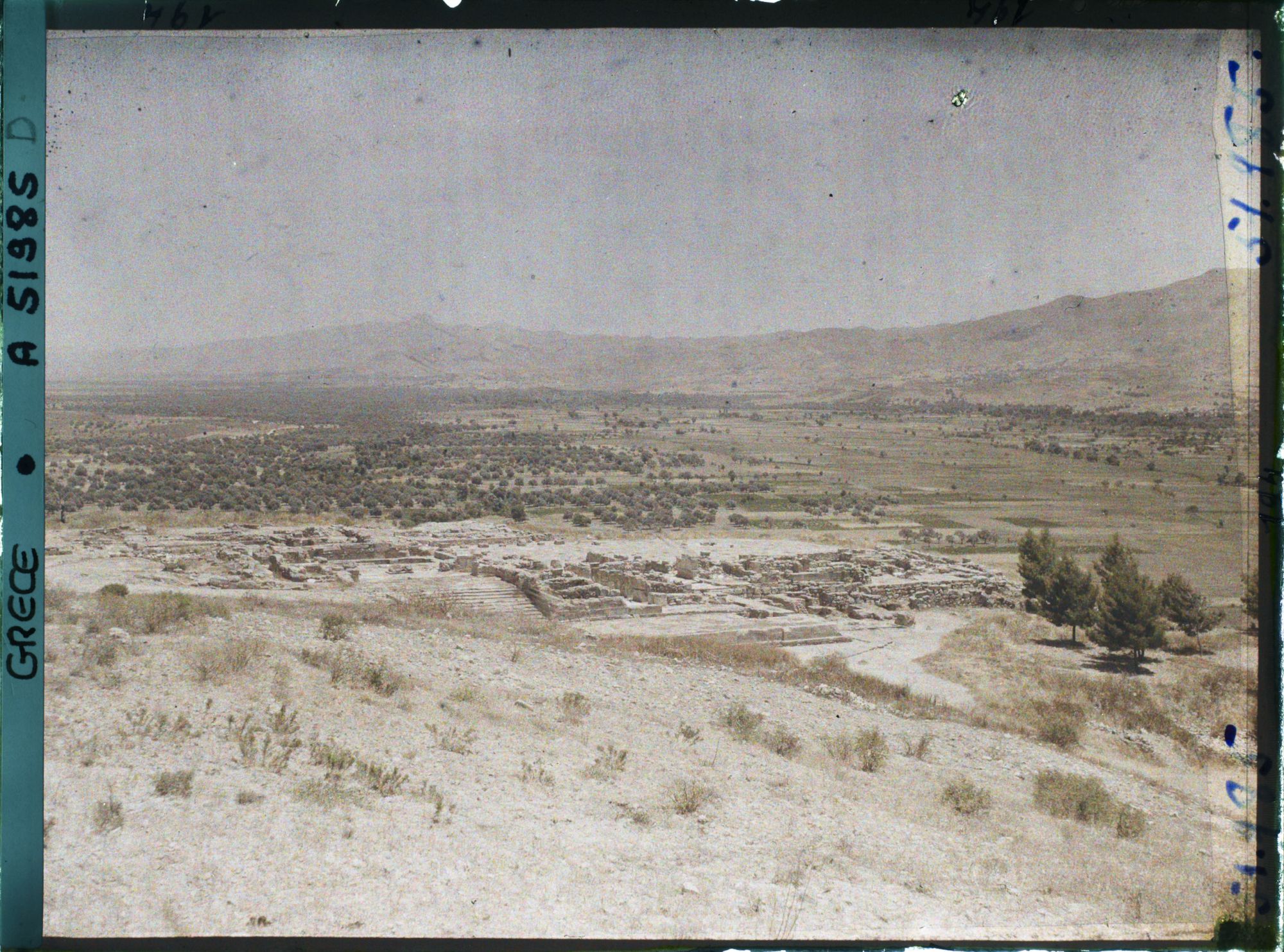 Image représentant La plaine de Messara et l'ensemble des ruines