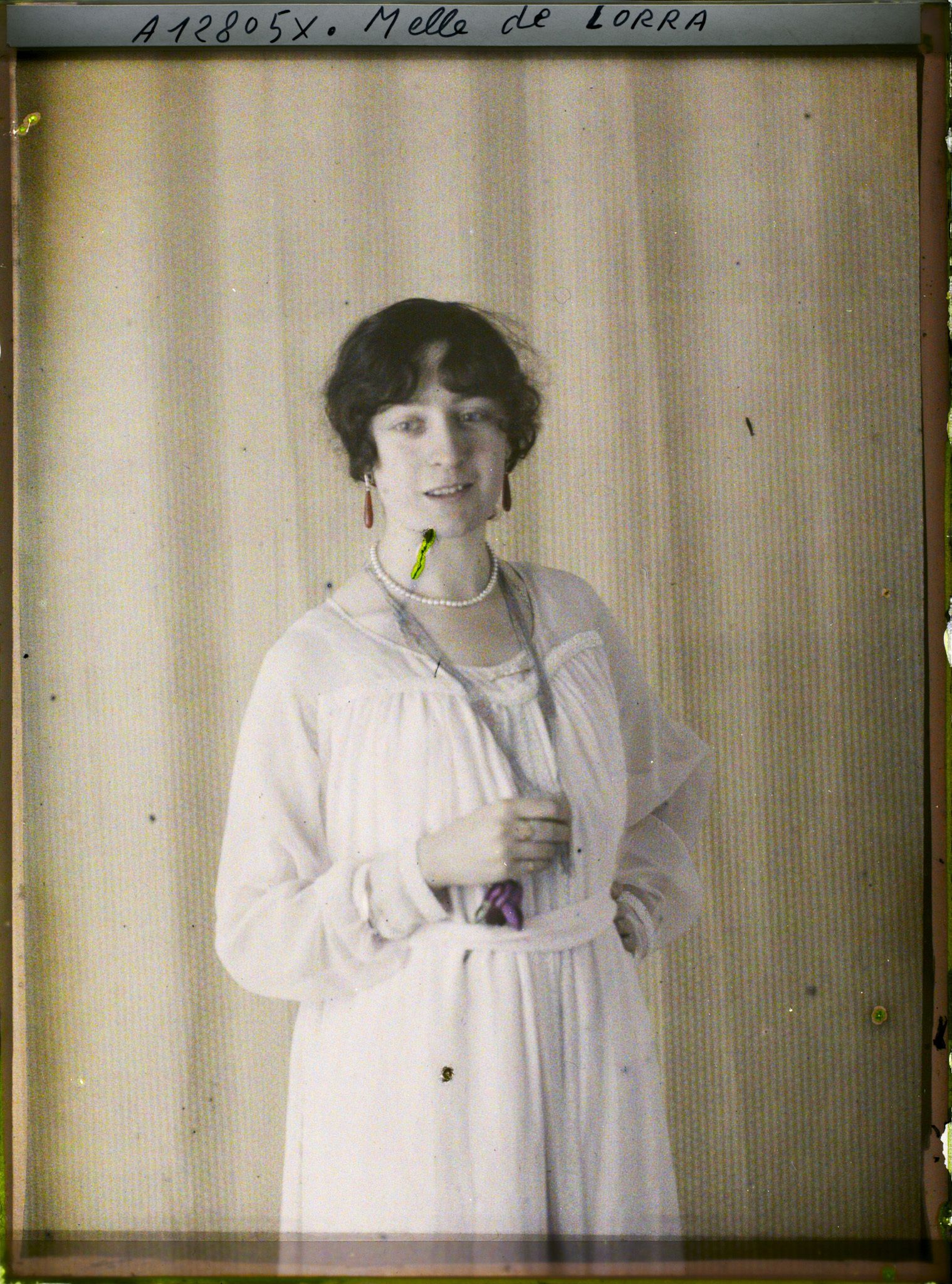 Image représentant https://musee-albert-kahn.s-museum.fr/home/NWQ2OTAwYzNmYjZlZTk1ZWQwODJmMjY4L2dlbmVyaWMtbm90aWNlLXRhYi9hdXRob3JpdHkvNjE3YTc5ZjVjZjhiODk2OGIzMzM3ZDIx/5d6900c3fb6ee95ed082f268/generic-notice-tab/authority/617a79ebcf8b8968b333728e Mademoiselle de Lorra