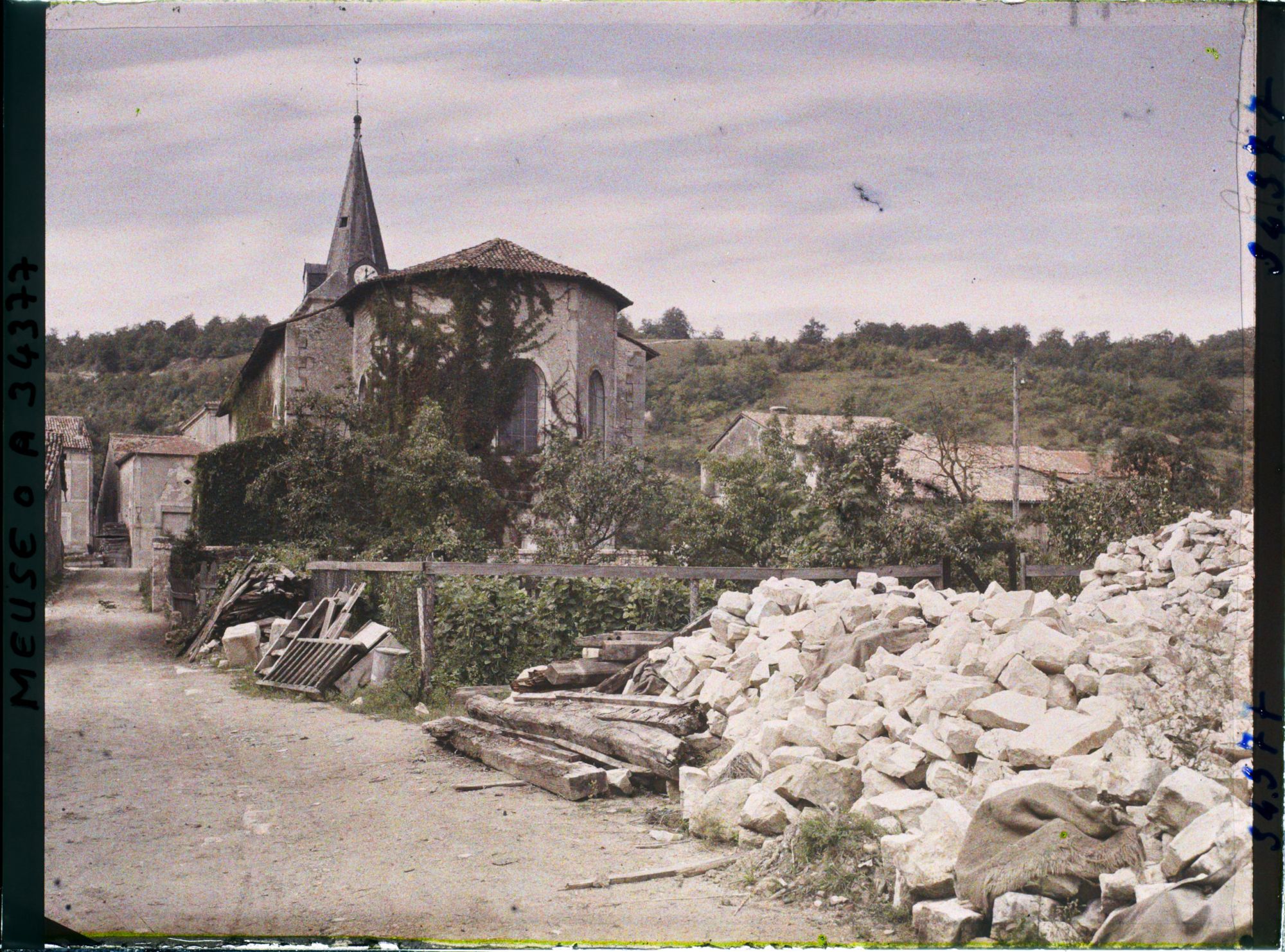 Image représentant France, St Maurice sous les Côtes, Abside de l'Eglise
