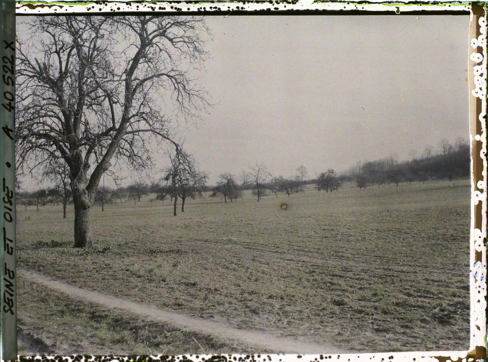 Image représentant France, Les Clayes, Champ non labouré