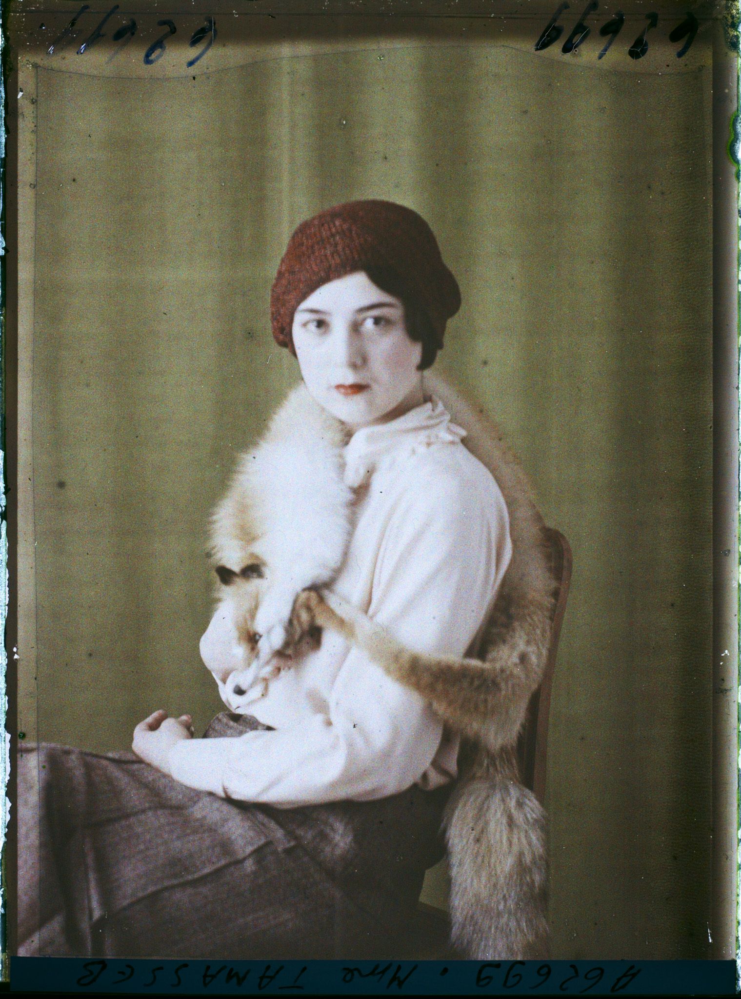 Image représentant https://musee-albert-kahn.s-museum.fr/home/NWQ2OTAwYzNmYjZlZTk1ZWQwODJmMjY4L2dlbmVyaWMtbm90aWNlLXRhYi9hdXRob3JpdHkvNjE3YTc5ZjVjZjhiODk2OGIzMzM3ZDIx/5d6900c3fb6ee95ed082f268/generic-notice-tab/authority/617a79ebcf8b8968b3337883 Madame Amir Tamasseb