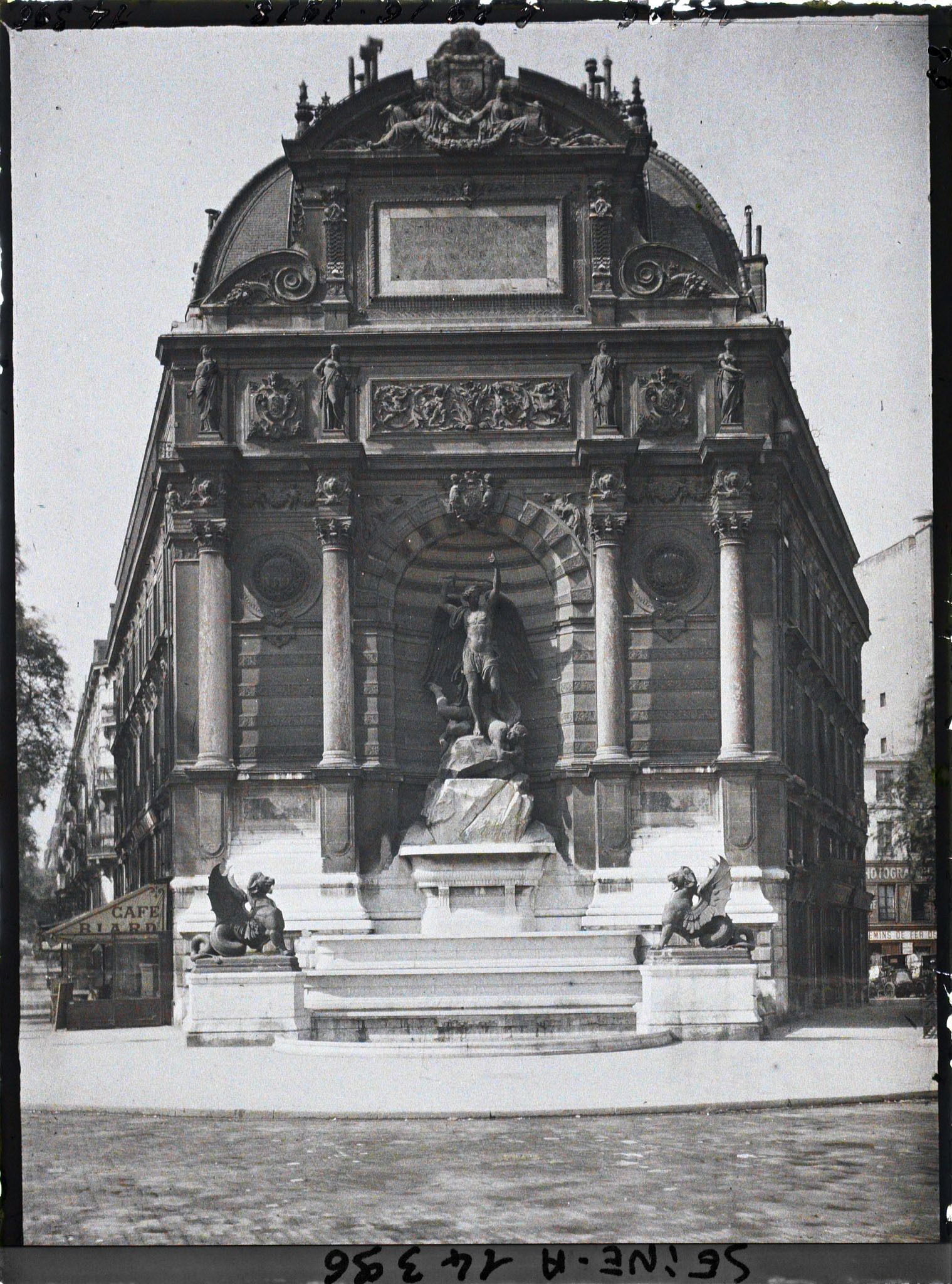 Image représentant La fontaine Saint-Michel, place St-André-des-Arts et boulevard Saint-Michel
