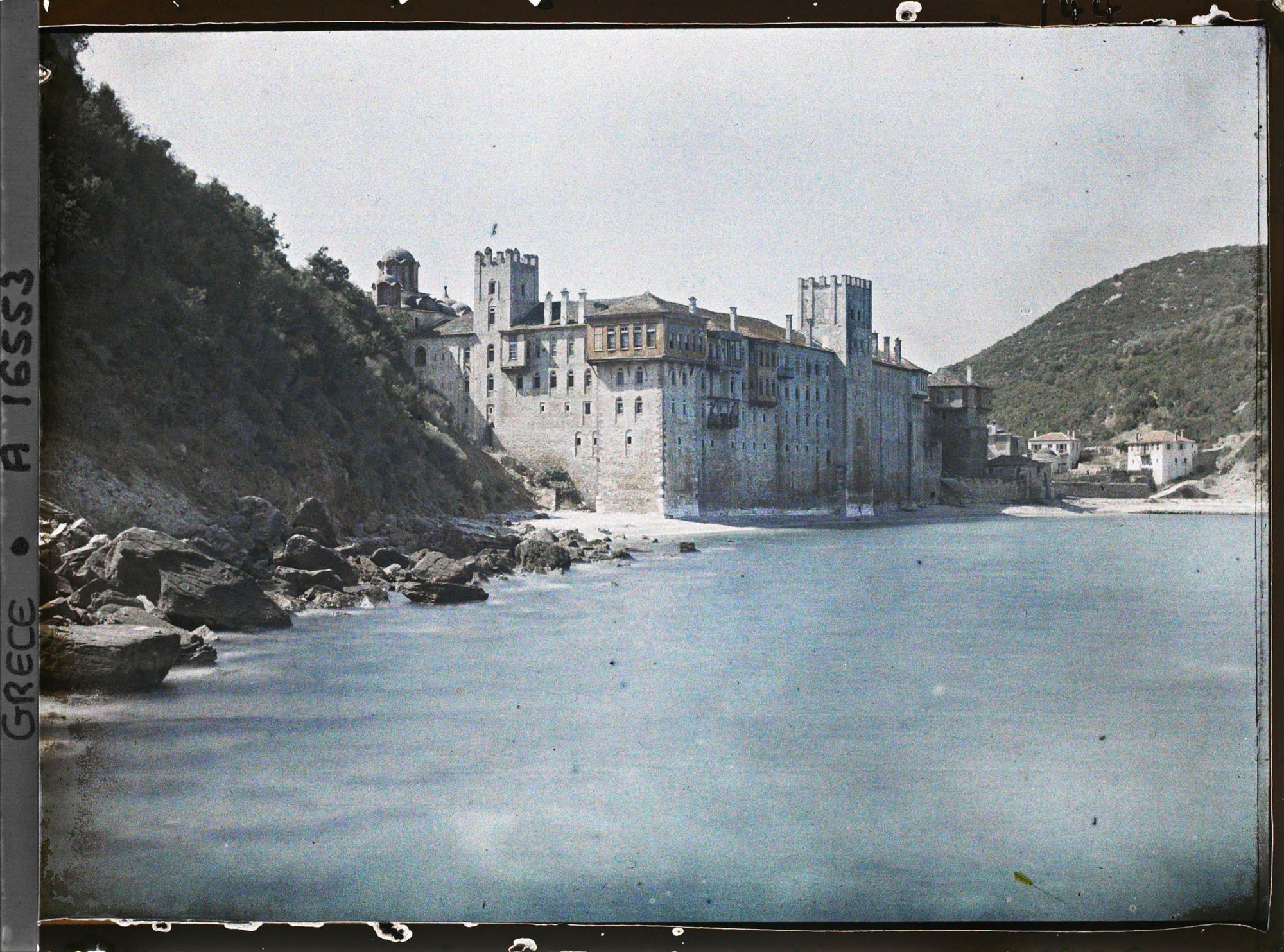 Image représentant Turquie, Esphigménou, Le Couvent au bord de la mer