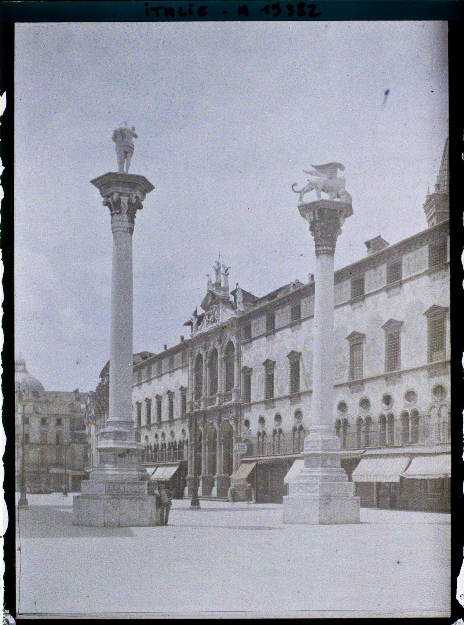 Image représentant Les deux colonnes de la place des Seigneurs