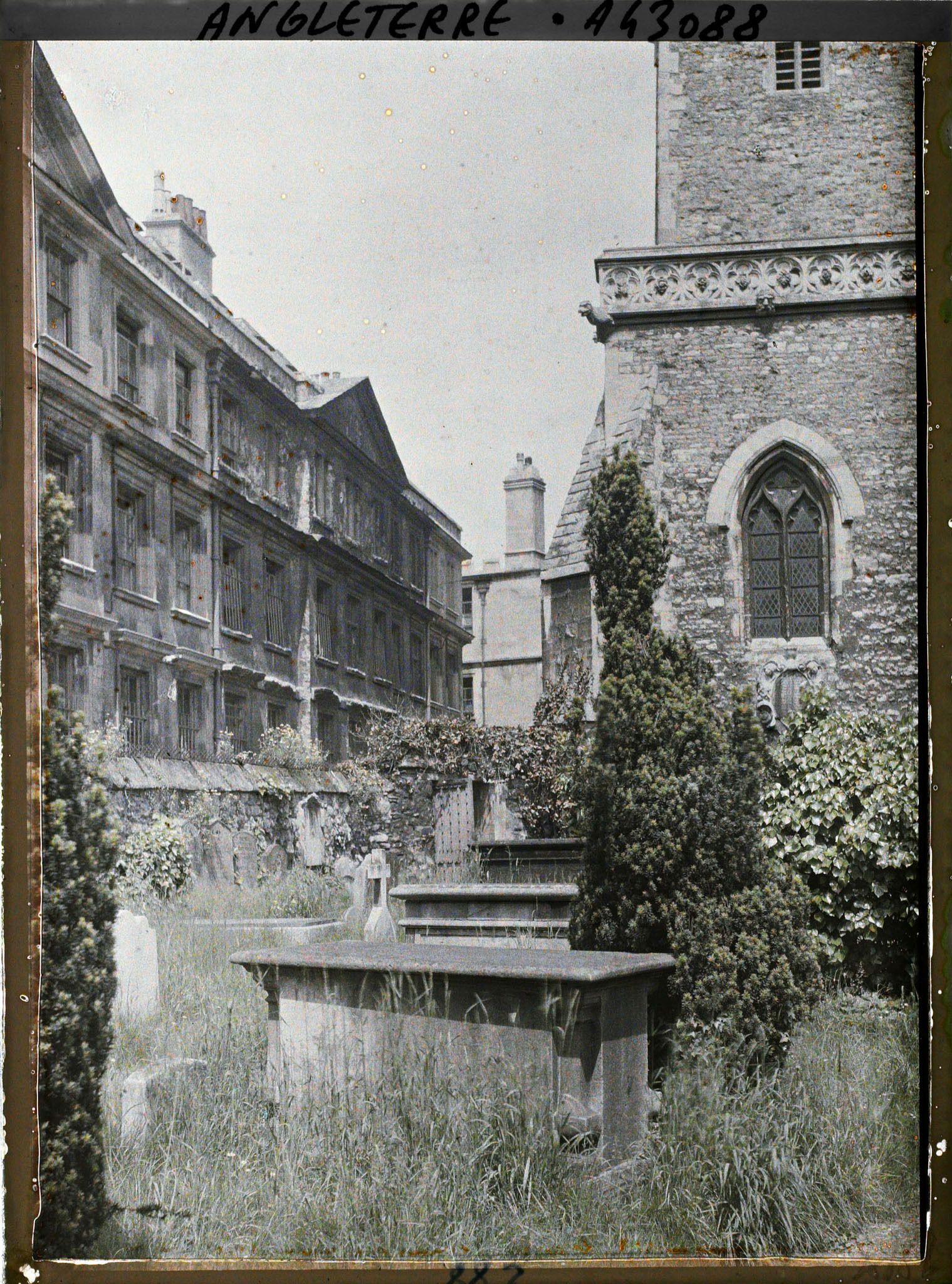 Image représentant Saint Peters in the East et le Queen's Lane