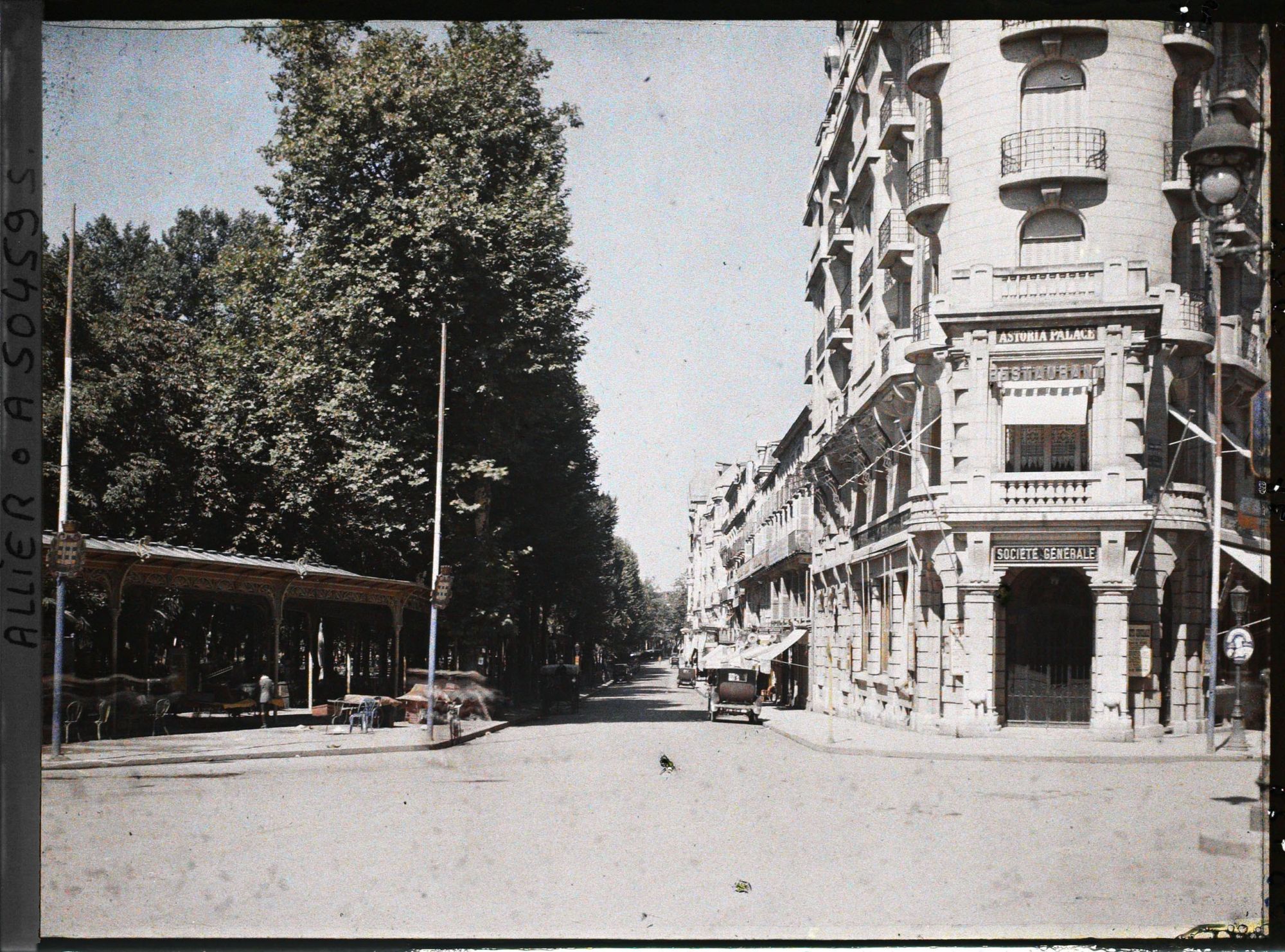 Image représentant L'hôtel Astoria Palace rue du Président Wilson, et le parc des sources