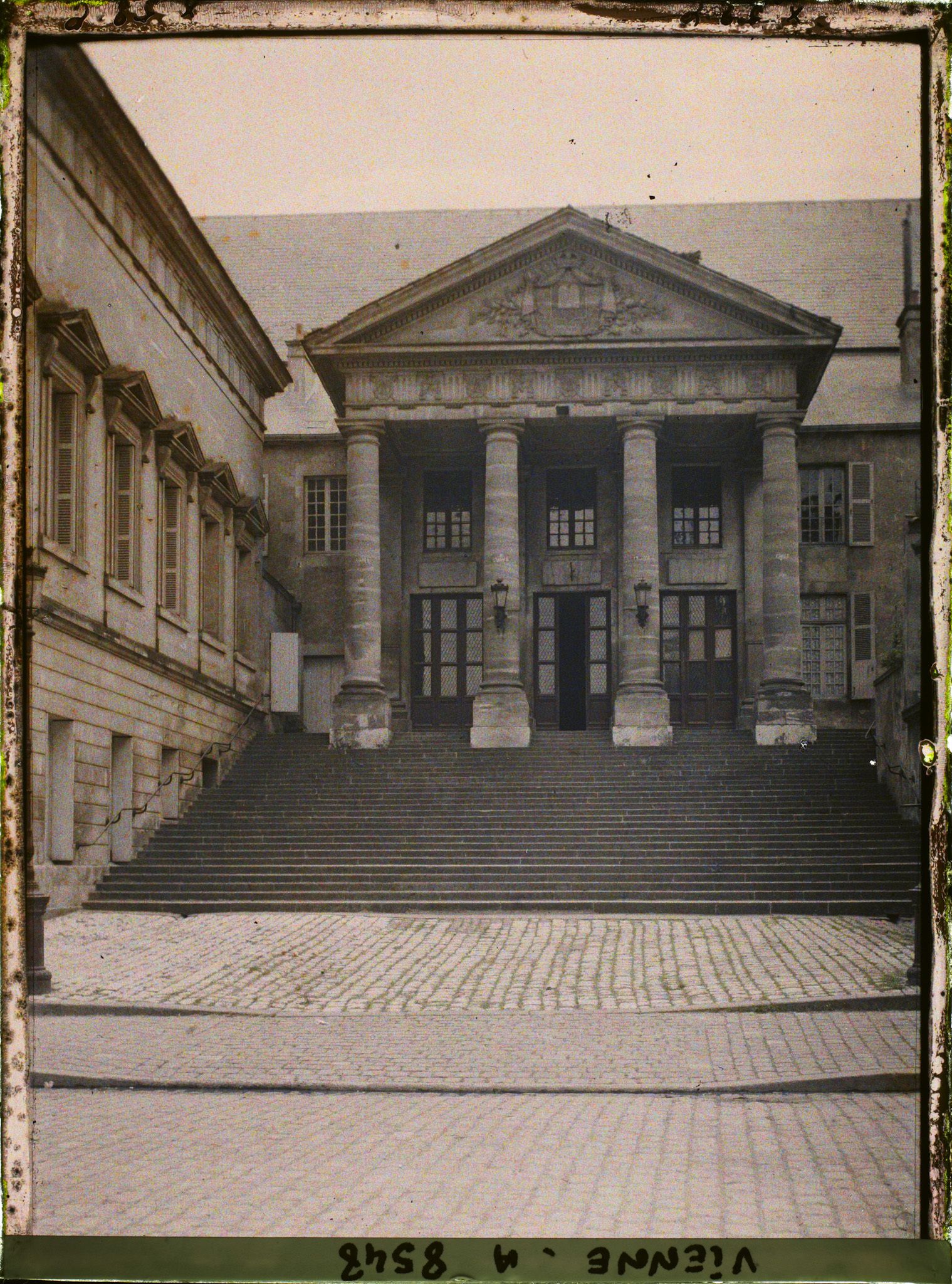 Image représentant La façade du Palais de Justice