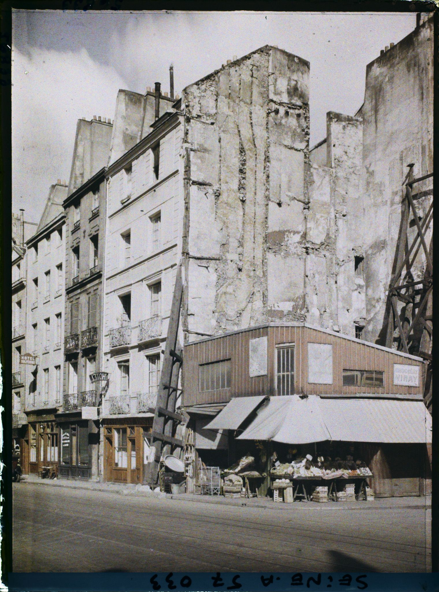Image représentant Démolition à l'angle des rues Galande et du Petit-Pont
