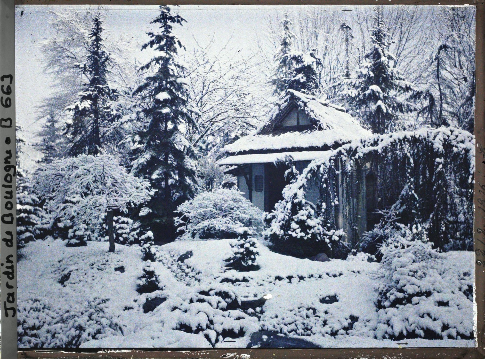 Image représentant Coin de jardin du " village japonais " sous la neige, face au du pavillon de thé