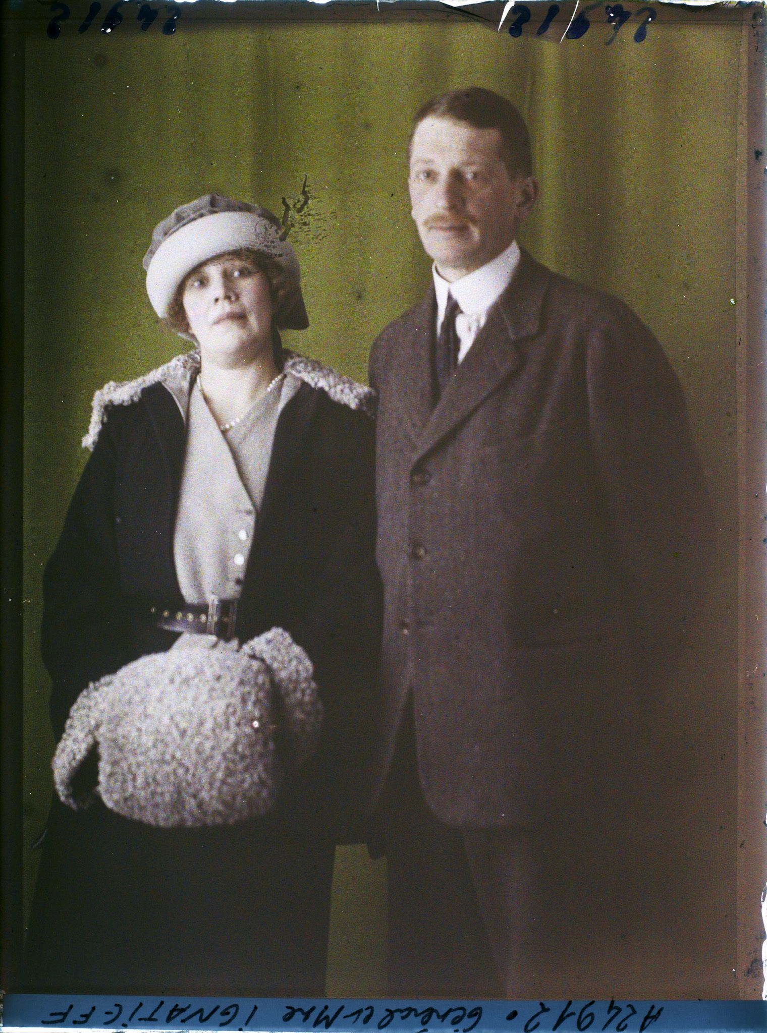 Image représentant Le Général  https://musee-albert-kahn.s-museum.fr/home/NWQ2OTAwYzNmYjZlZTk1ZWQwODJmMjY4L2dlbmVyaWMtbm90aWNlLXRhYi9hdXRob3JpdHkvNjE3YTc5ZjVjZjhiODk2OGIzMzM3ZDIx/5d6900c3fb6ee95ed082f268/generic-notice-tab/authority/617a79ebcf8b8968b3336f98 Alexeï Ignatiev  et son épouse la  https://musee-albert-kahn.s-museum.fr/home/NWQ2OTAwYzNmYjZlZTk1ZWQwODJmMjY4L2dlbmVyaWMtbm90aWNlLXRhYi9hdXRob3JpdHkvNjE3YTc5ZjVjZjhiODk2OGIzMzM3ZDIx/5d6900c3fb6ee95ed082f268/generic-notice-tab/authority/617a79ebcf8b8968b3336f9a Comtesse Ignatiev