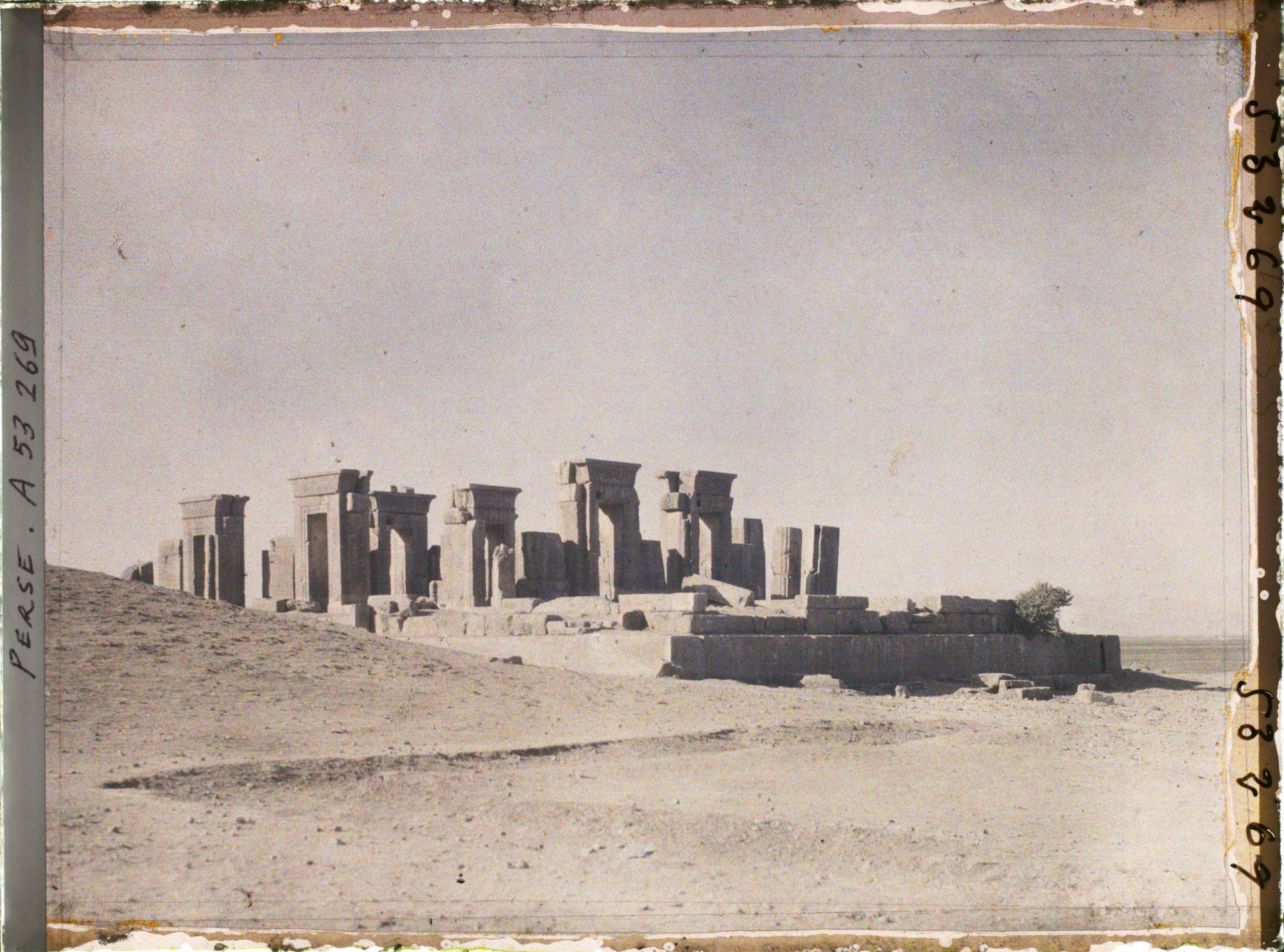 Image représentant Ensemble du Tatchara (palais de Darius 1er)