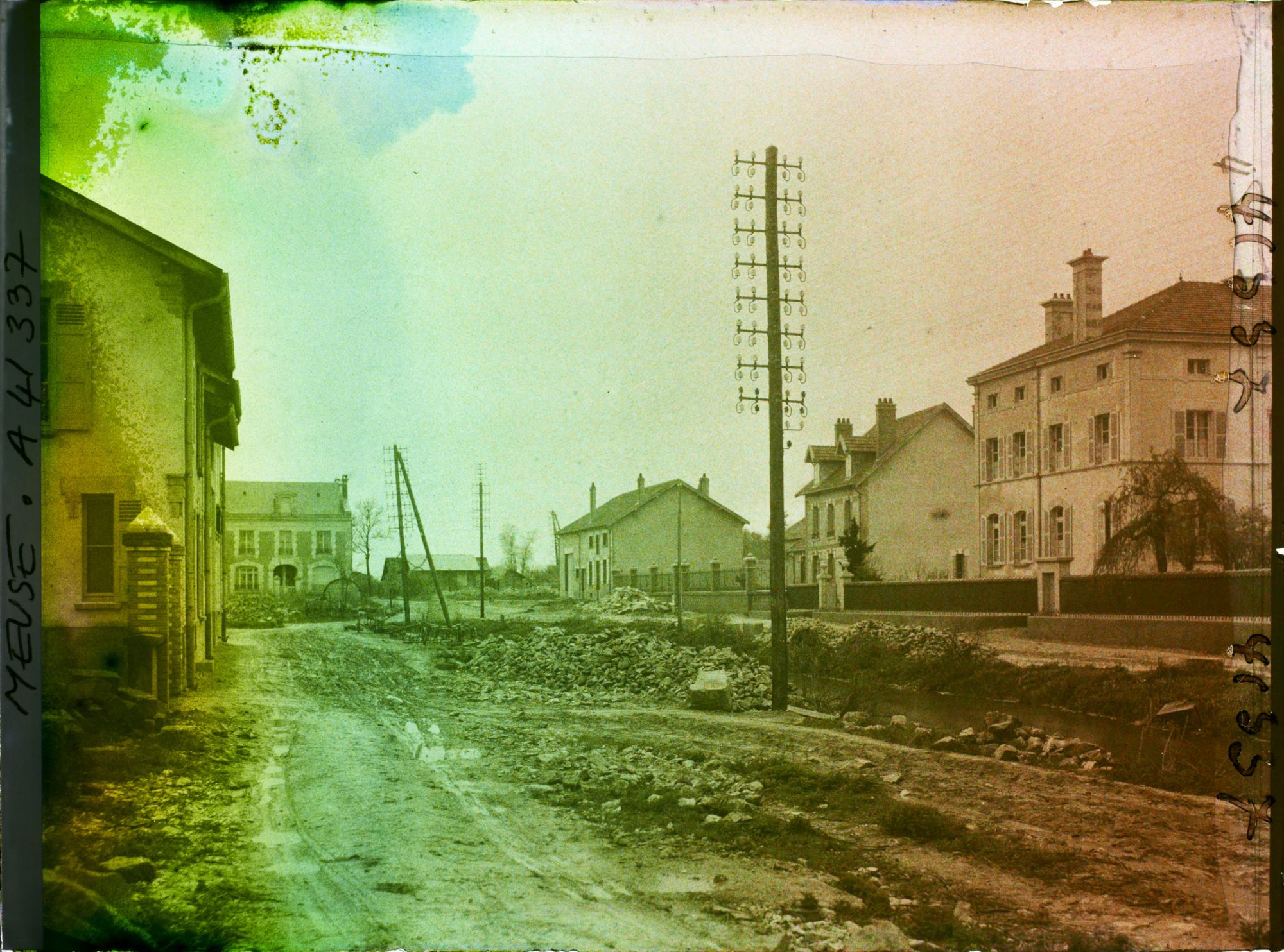 Image représentant France, Fresnes en Woëvre, Reconstructions rue de Metz