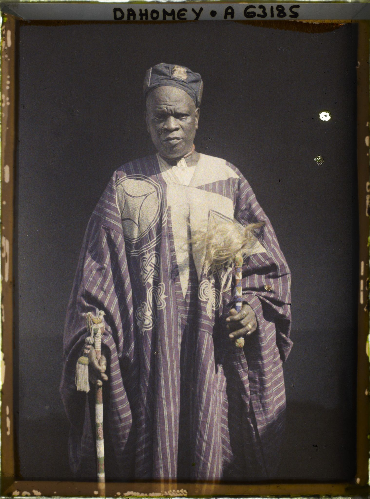 Image représentant Buste du roi Agouloyé (Nagô) et les insignes de pouvoirs