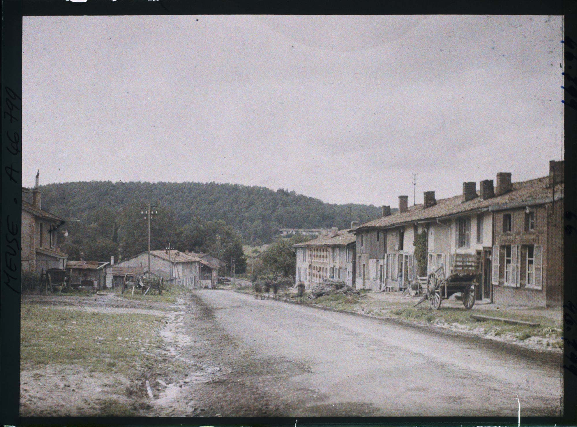 Image représentant France, Les Islettes (Meuse) (1427h), Sortie Ouest par la route de Clermont à Ste Menehould
