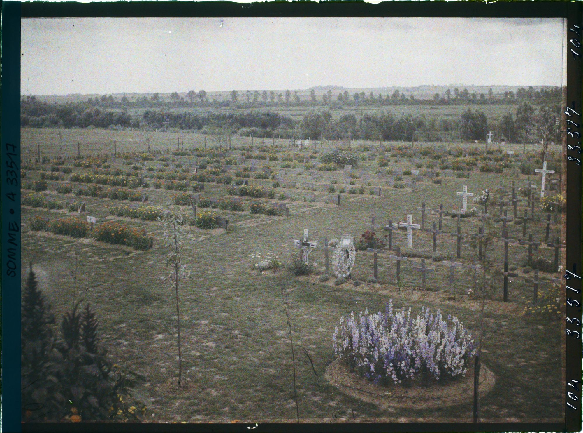 Image représentant France, Péronne, Le Cimetière vu de la porte