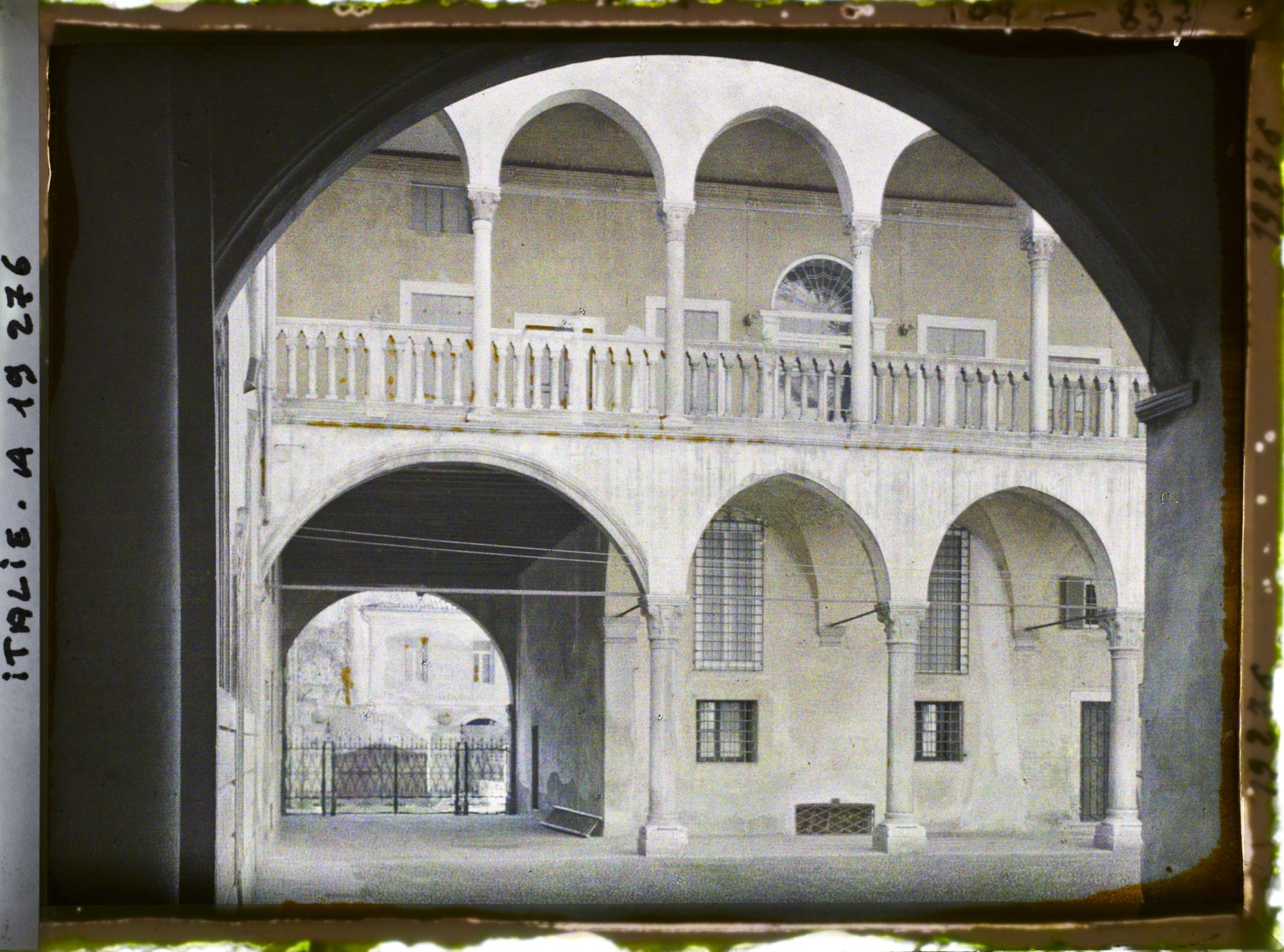 Image représentant Intérieur d'un Vieux Palais