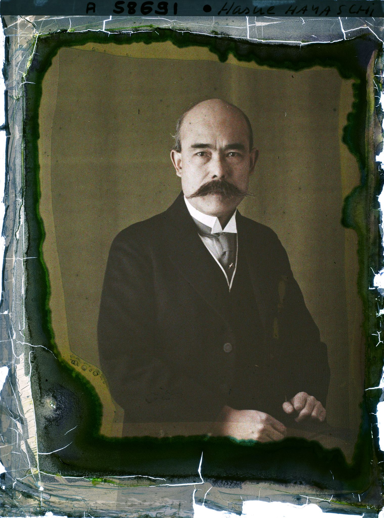 Image représentant https://musee-albert-kahn.s-museum.fr/home/NWQ2OTAwYzNmYjZlZTk1ZWQwODJmMjY4L2dlbmVyaWMtbm90aWNlLXRhYi9hdXRob3JpdHkvNjE3YTc5ZjVjZjhiODk2OGIzMzM3ZDIx/5d6900c3fb6ee95ed082f268/generic-notice-tab/authority/617a79ebcf8b8968b3336edf Monsieur Harus Hayashi