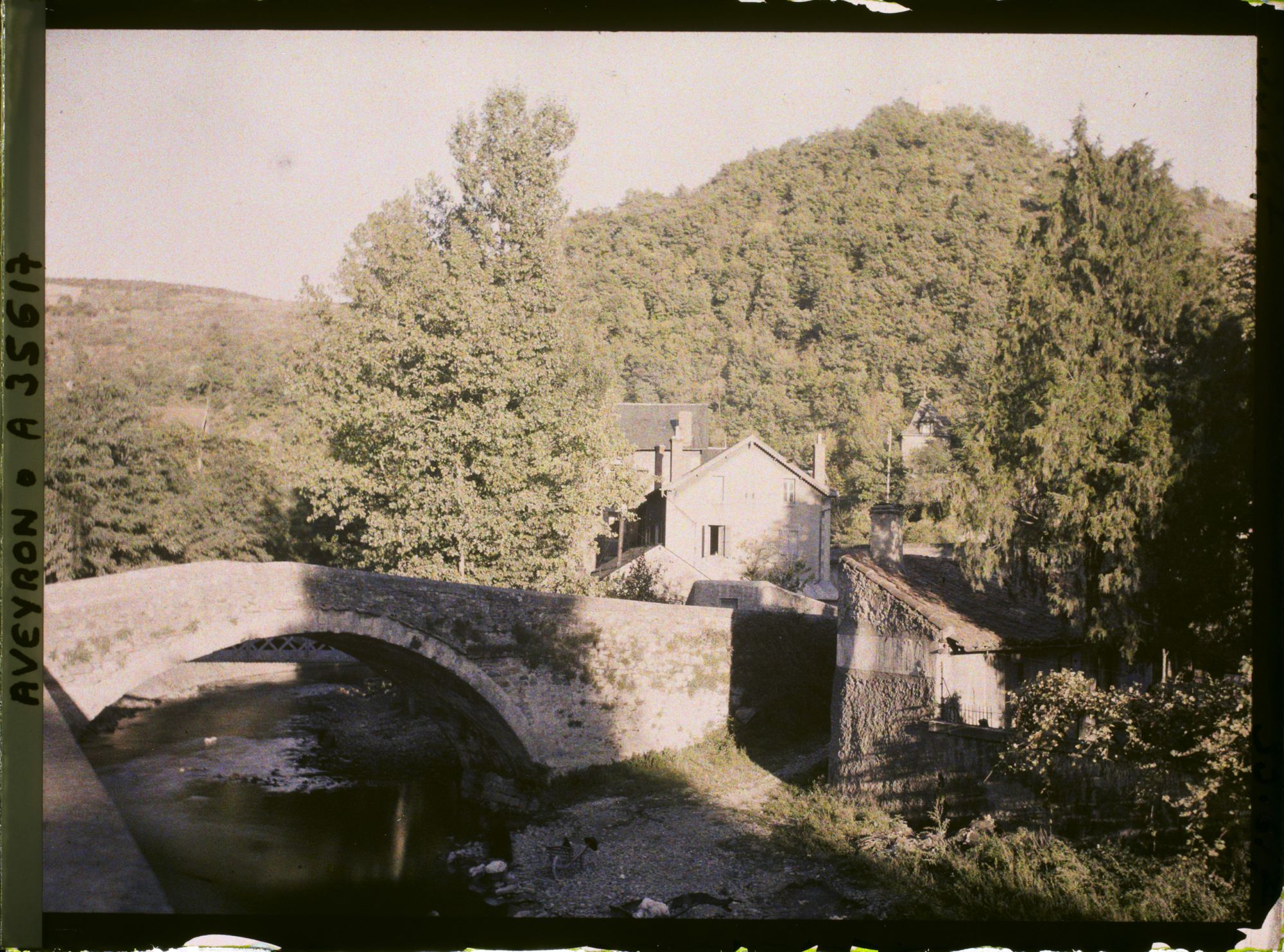 Image représentant Le pont enjambant l'Alzou