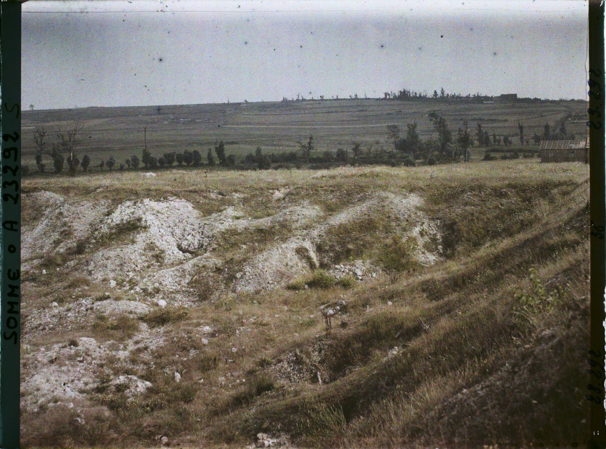 Image représentant France, Feuillaucourt, Les berges du Canal du Nord devant le Mt St Quentin