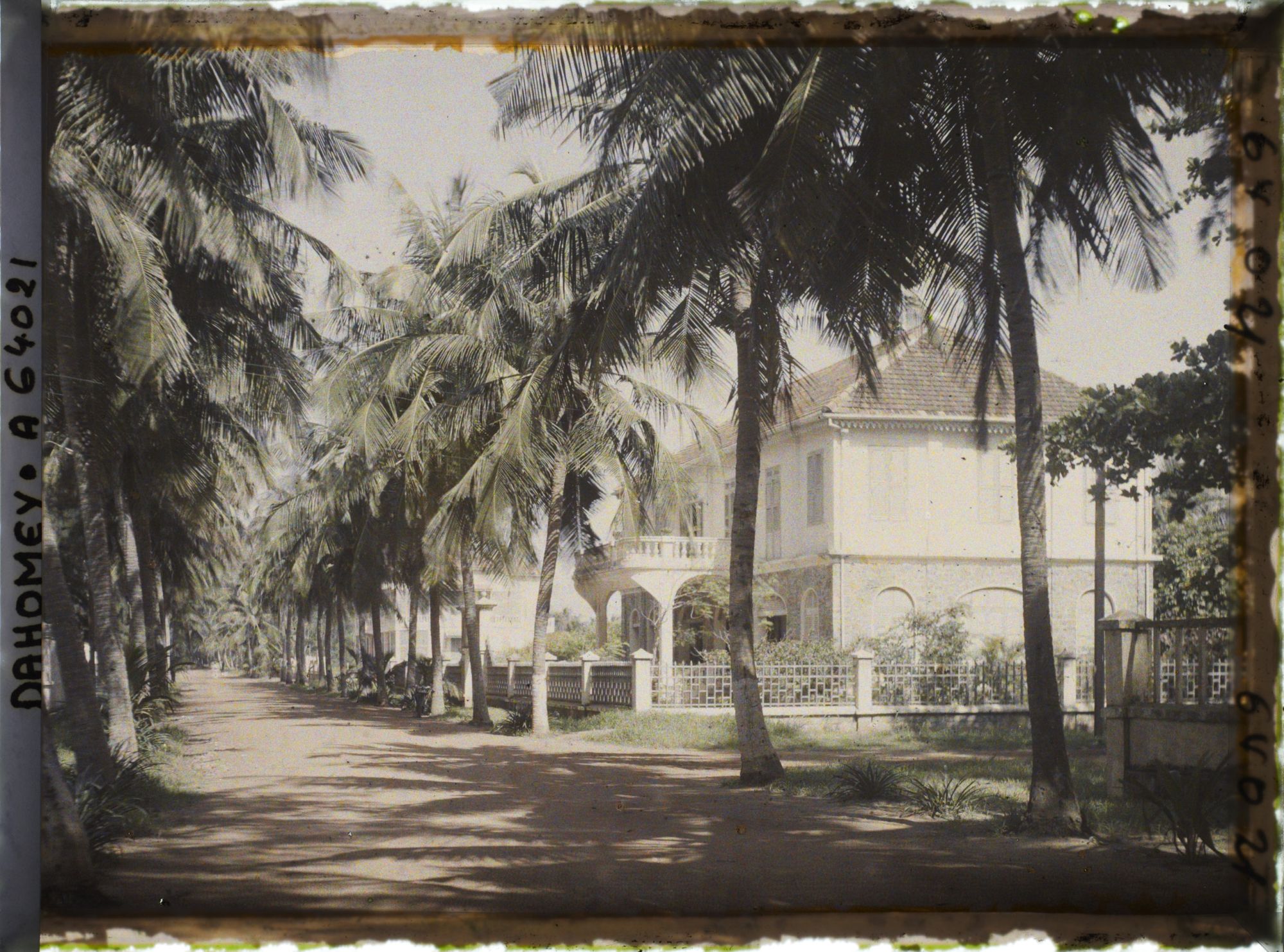 Image représentant L'avenue du Gouvernement dans le quartier européen