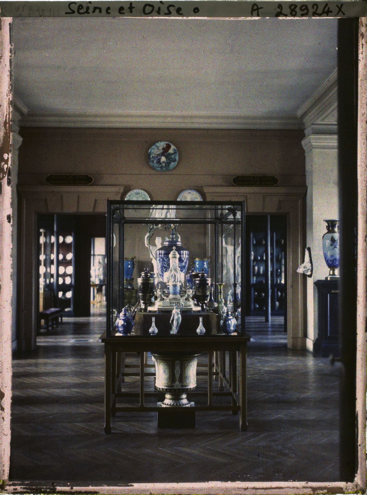 Image représentant salle du musée de Sèvres