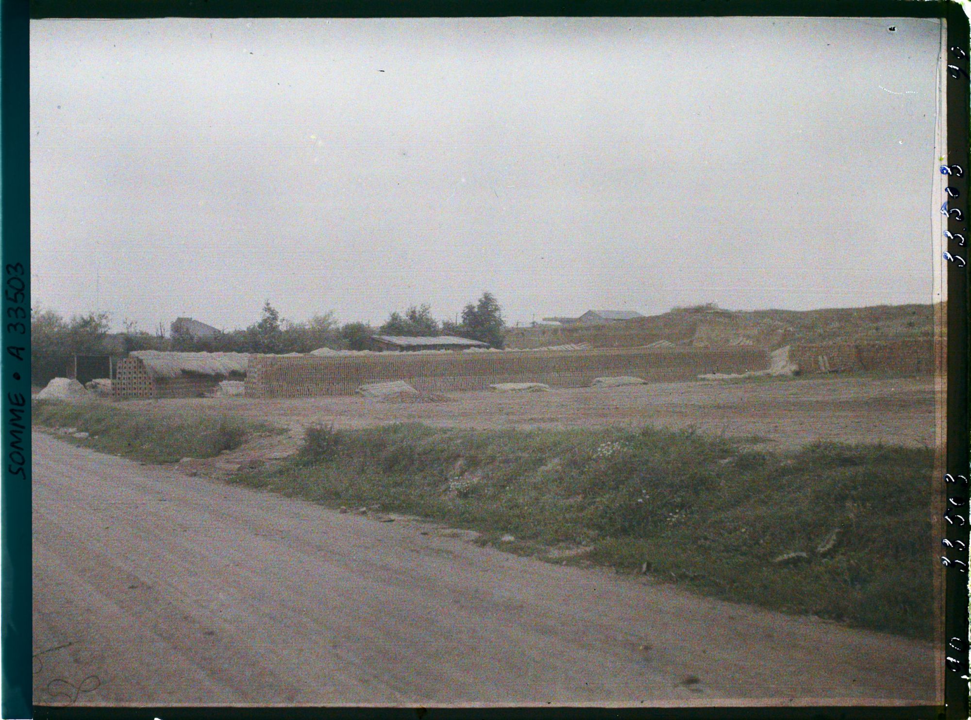 Image représentant France, Combles, Briques séchant avant le Cuisson