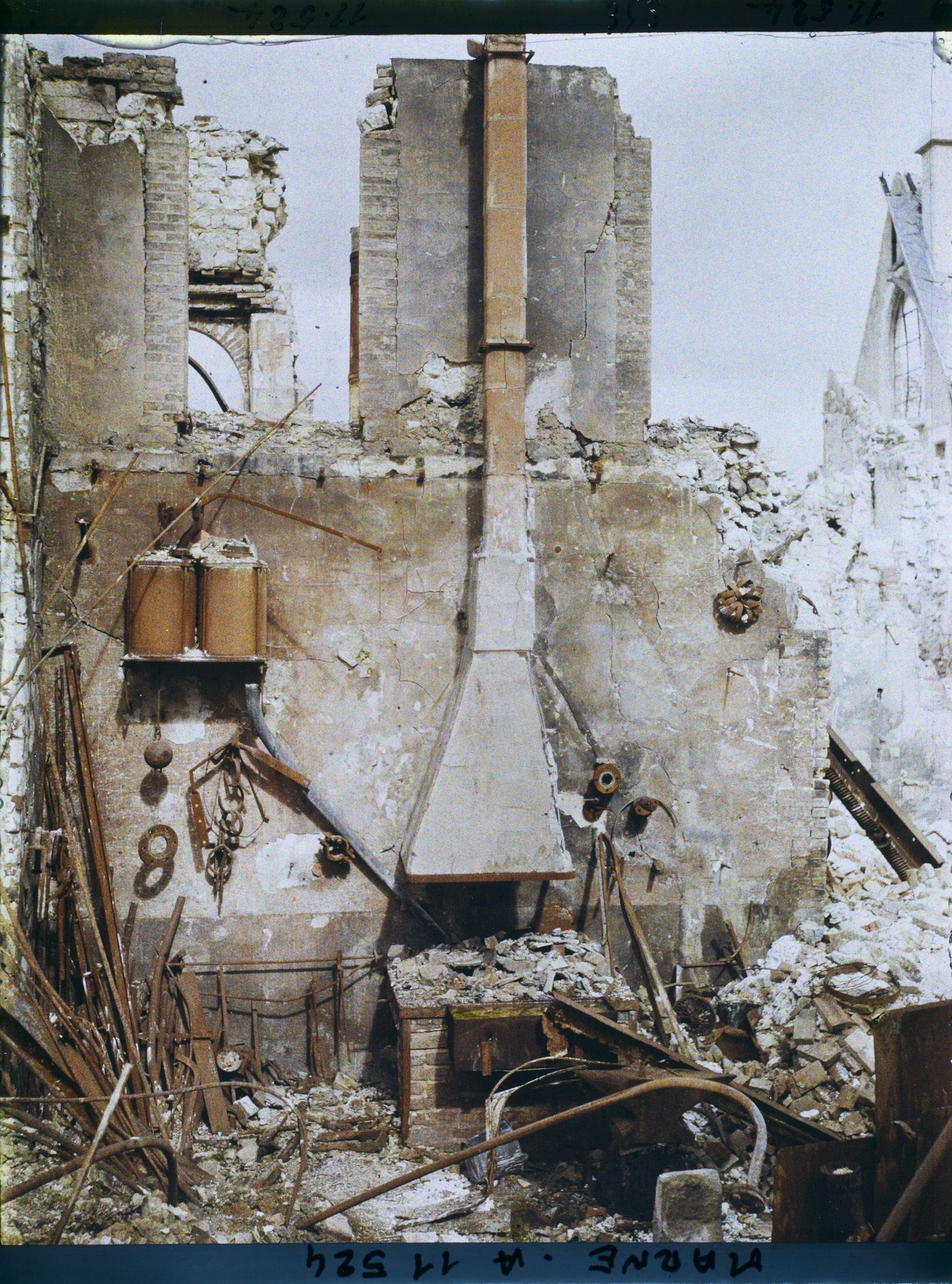 Image représentant Ruines d'une forge (usine Saint-frère ?), rue des Trois Raisinets