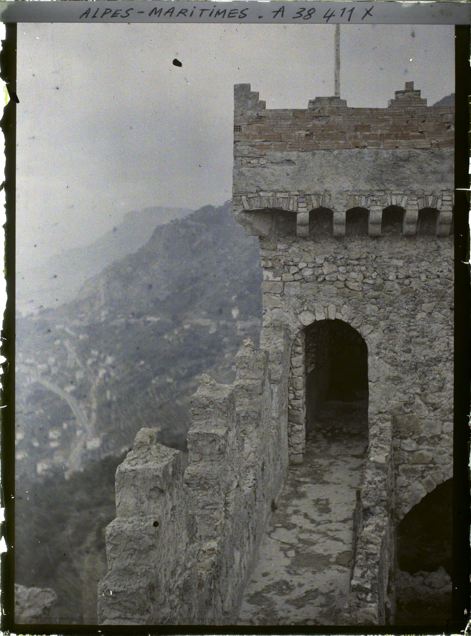 Image représentant Vue prise en direction de Monaco, depuis la tour de guet du château de Roquebrune