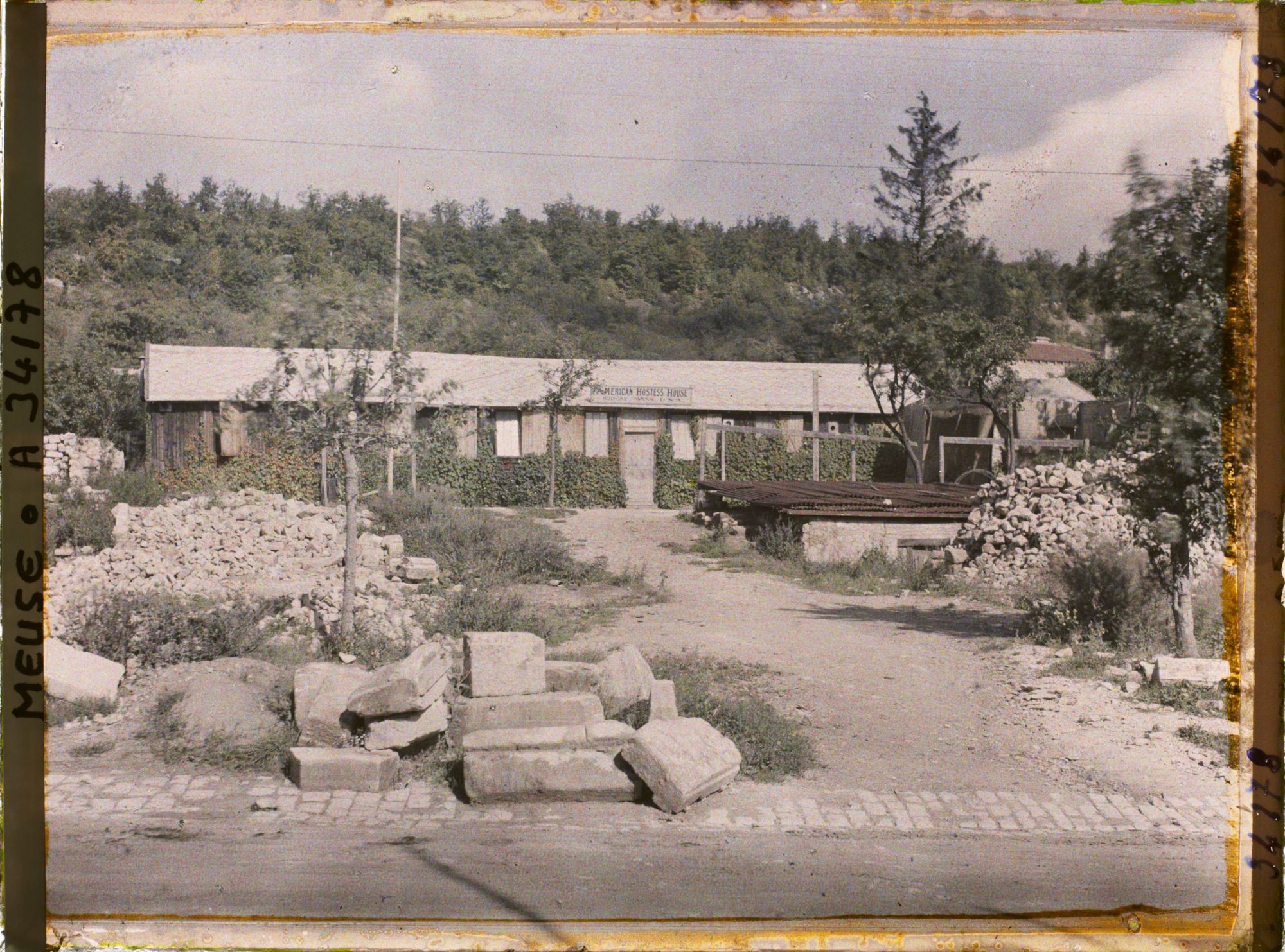 Image représentant France, Apremont, Baraquement de l'American Hostess House