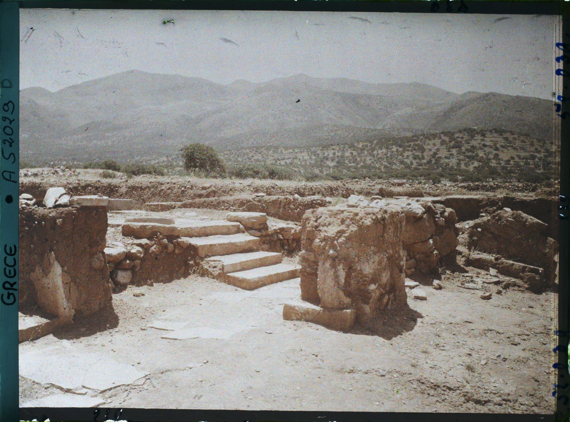 Image représentant Le palais. Une entrée de la loge royale, (façade ouest de la cour centrale)