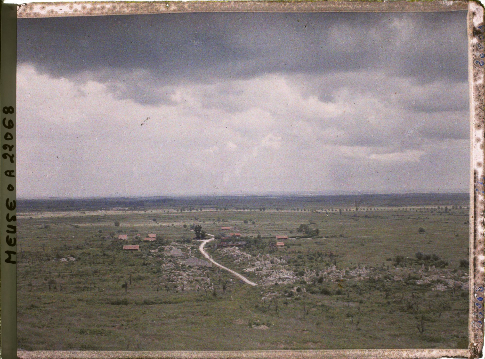 Image représentant France, Combres, Vue générale du village et plaine de la Woëvre