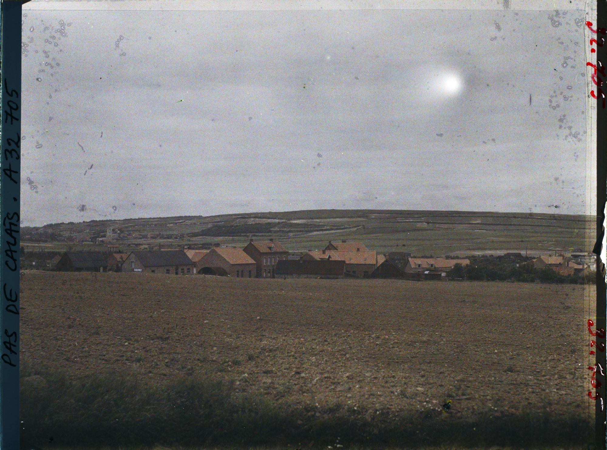 Image représentant France, Souchez, Vue sur Souchez et, à l'horizon, crête de N. De de Lorette