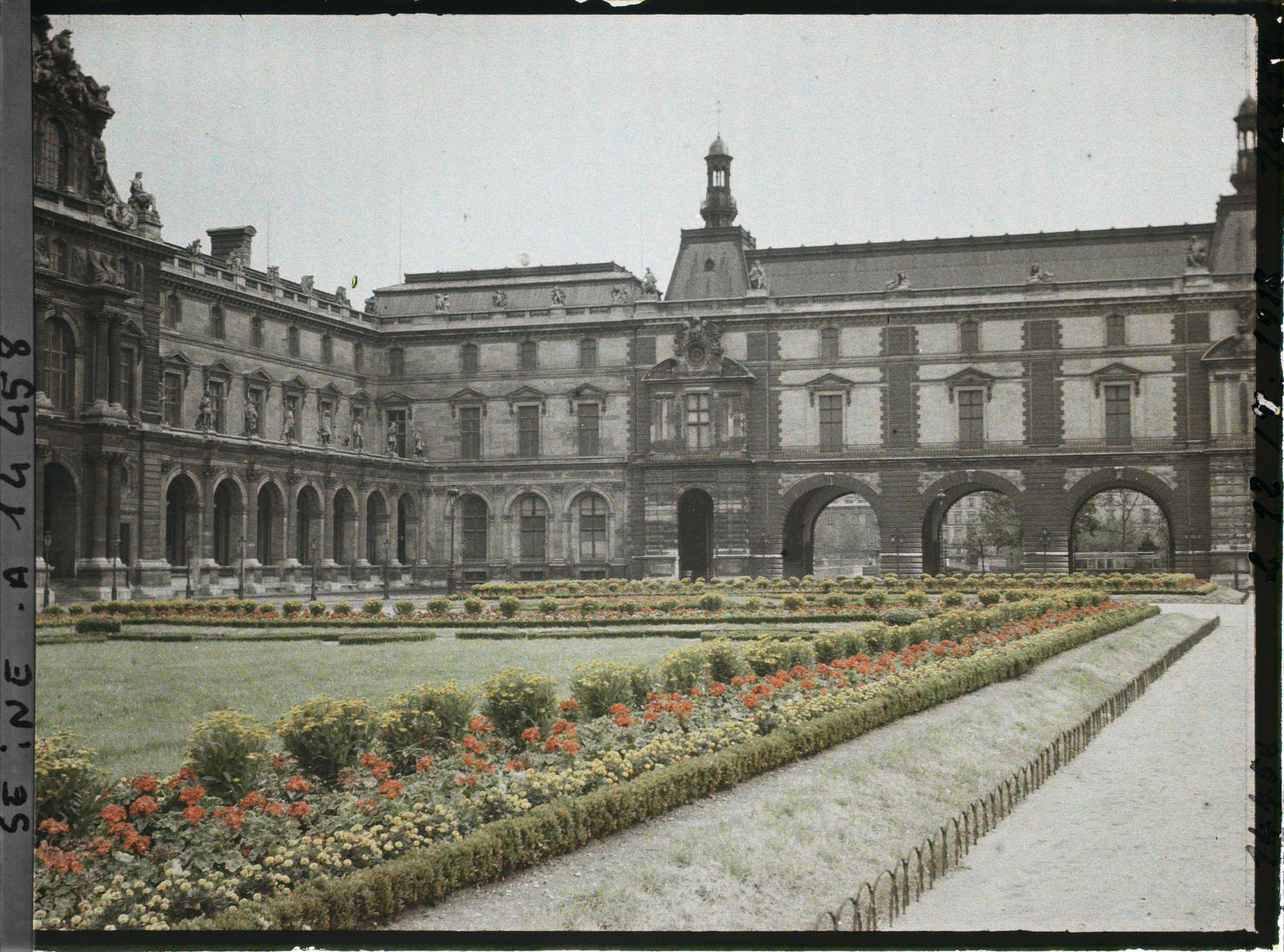Image représentant Le Louvre, de la place du Carrousel vers le quai des Tuileries