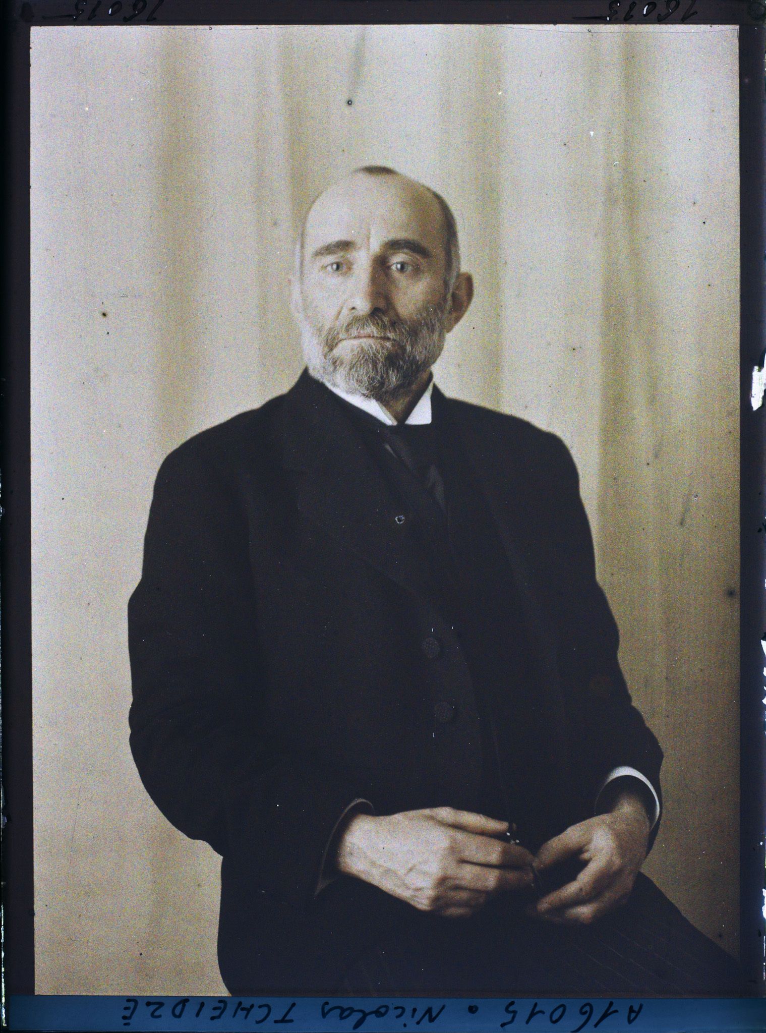 Image représentant Monsieur  https://musee-albert-kahn.s-museum.fr/home/NWQ2OTAwYzNmYjZlZTk1ZWQwODJmMjY4L2dlbmVyaWMtbm90aWNlLXRhYi9hdXRob3JpdHkvNjE3YTc5ZjVjZjhiODk2OGIzMzM3ZDIx/5d6900c3fb6ee95ed082f268/generic-notice-tab/authority/617a79ebcf8b8968b3337891 Nicolas Tchkhéidzé