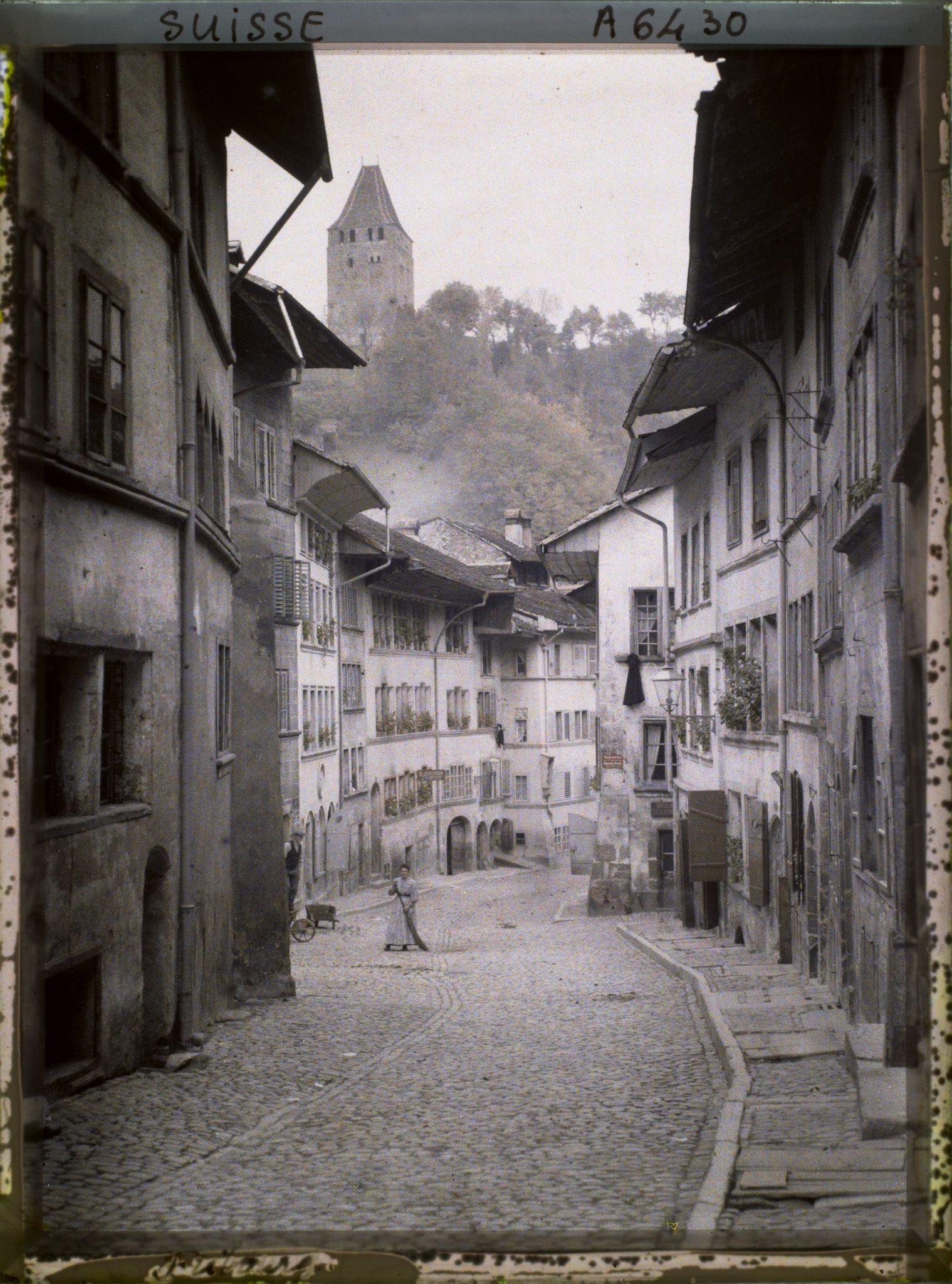 Image représentant La rue d'Or et la tour Rouge