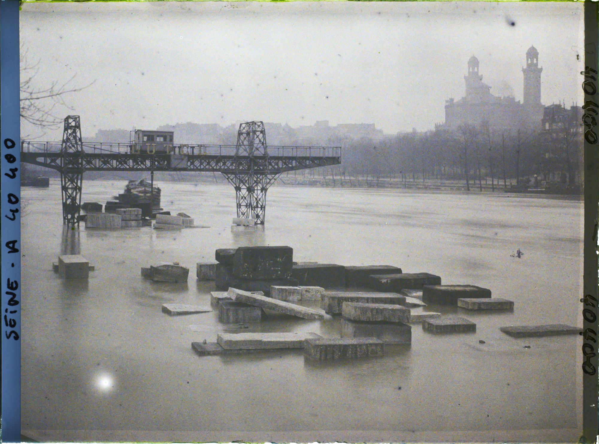 Image représentant La crue de la Seine, depuis le quai Branly vers le Trocadéro