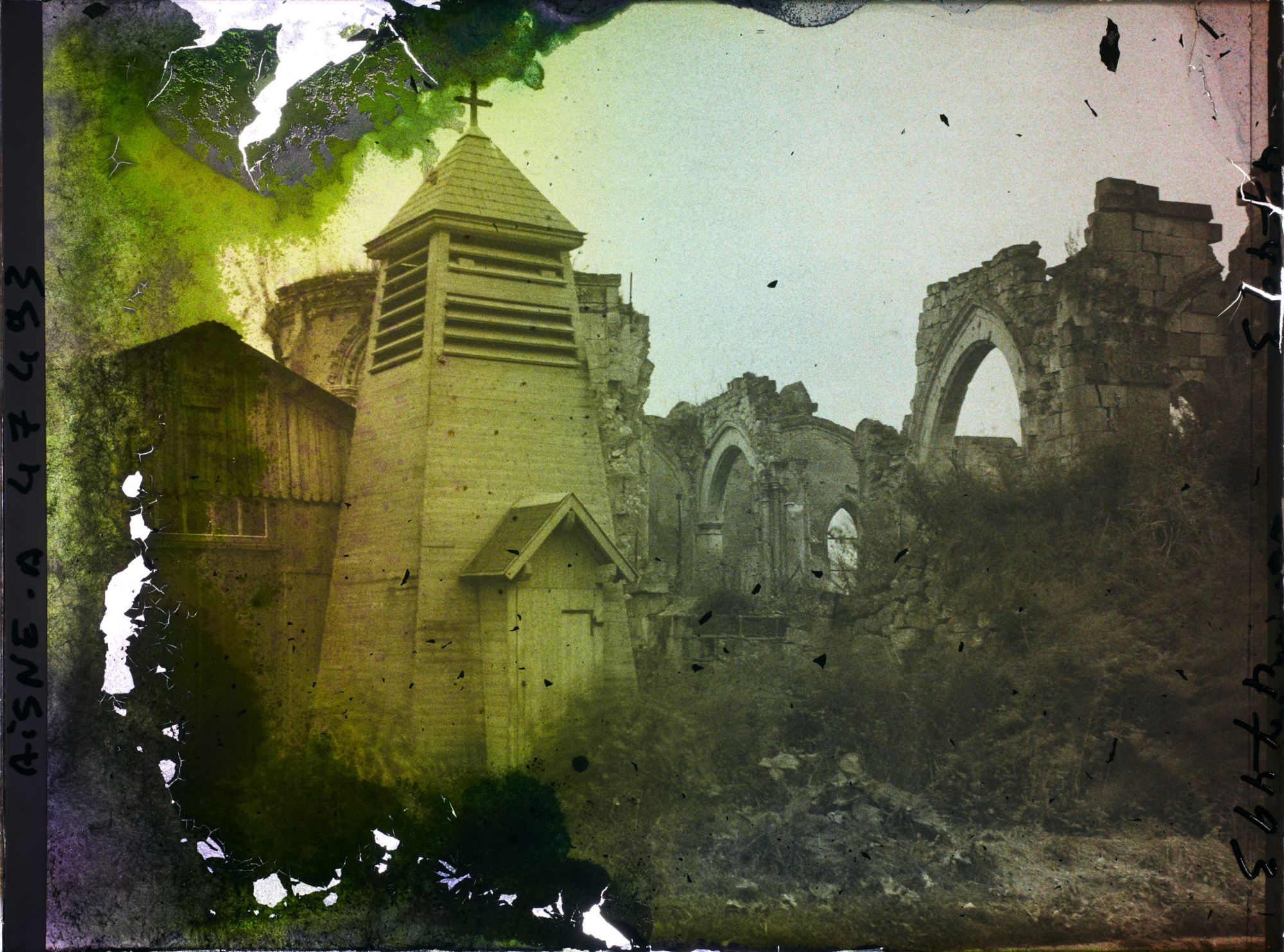 Image représentant France, Morsain, Eglise provisoire et ruines de l'ancienne Eglise