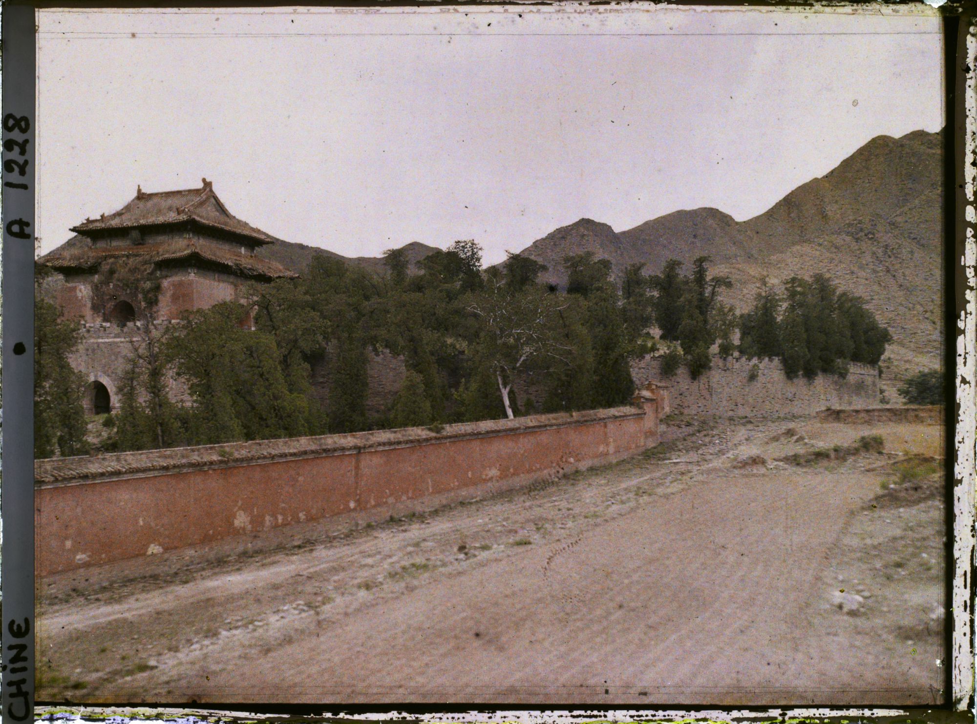 Image représentant Ming Shisanling (" Treize Tombeaux des Ming ")