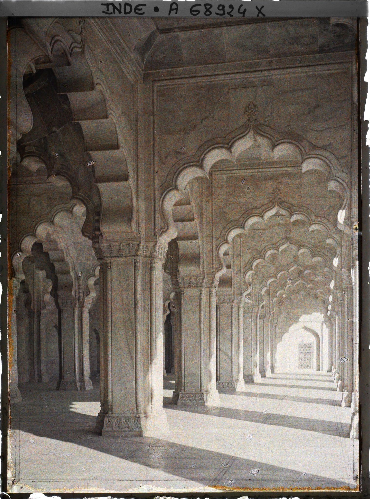 Image représentant Intérieur de la mosquée de la Perle (Moti Masjid) dans le fort Rouge (Lal Qila)