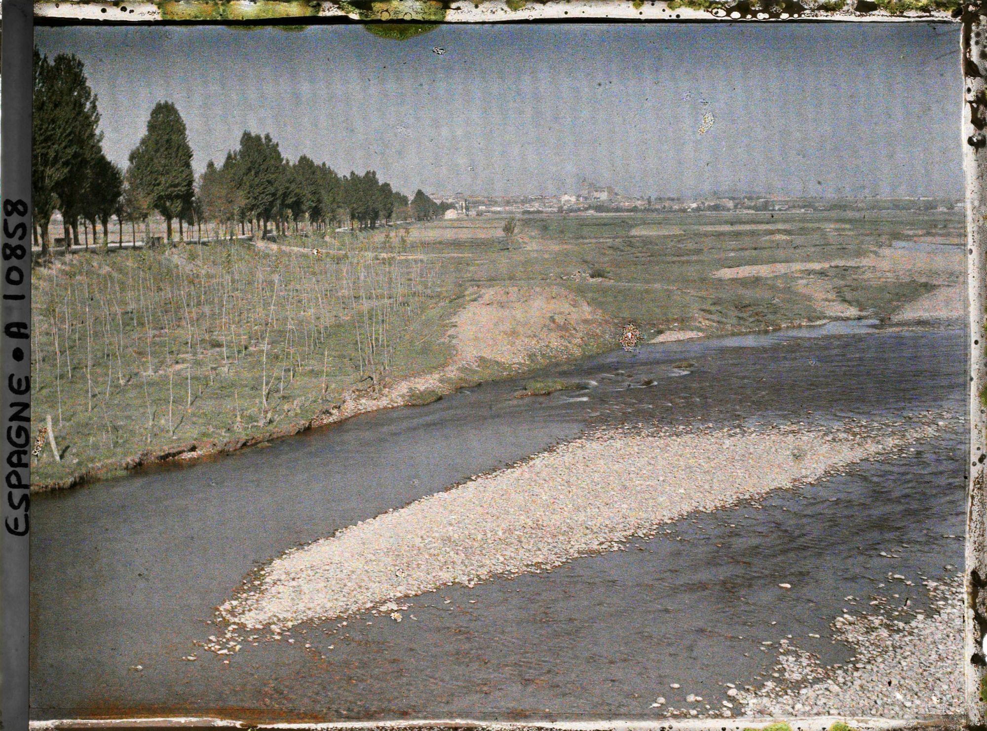 Image représentant Espagne, Astorga, La Situation Générale d'Astorga vue du Pont du Rio : l'ancne route des Pélérins et la route nouvelle