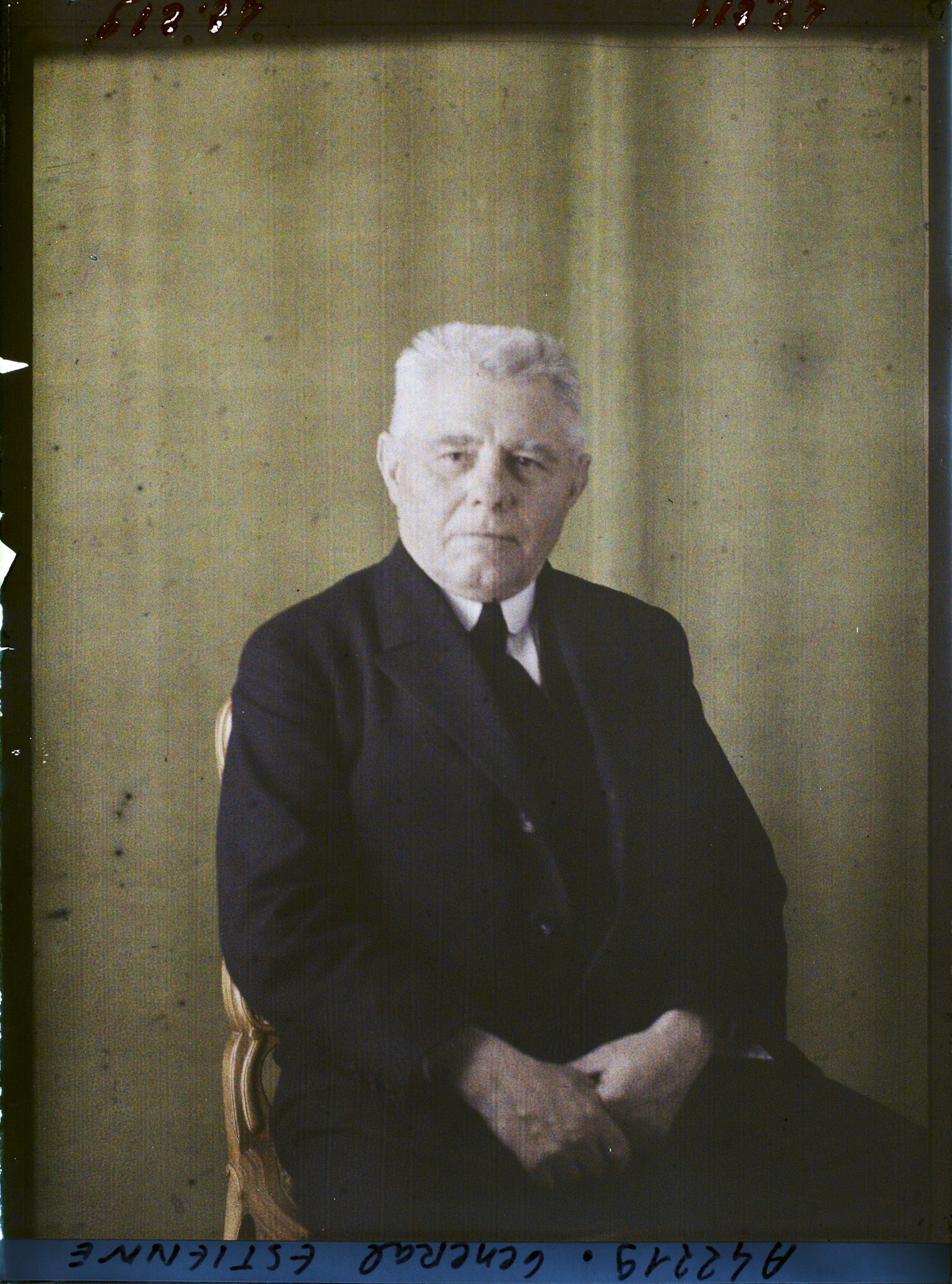 Image représentant Le général  https://musee-albert-kahn.s-museum.fr/home/NWQ2OTAwYzNmYjZlZTk1ZWQwODJmMjY4L2dlbmVyaWMtbm90aWNlLXRhYi9hdXRob3JpdHkvNjE3YTc5ZjVjZjhiODk2OGIzMzM3ZDIx/5d6900c3fb6ee95ed082f268/generic-notice-tab/authority/617a79ebcf8b8968b3336c9a Jean-Baptiste Eugène Estienne