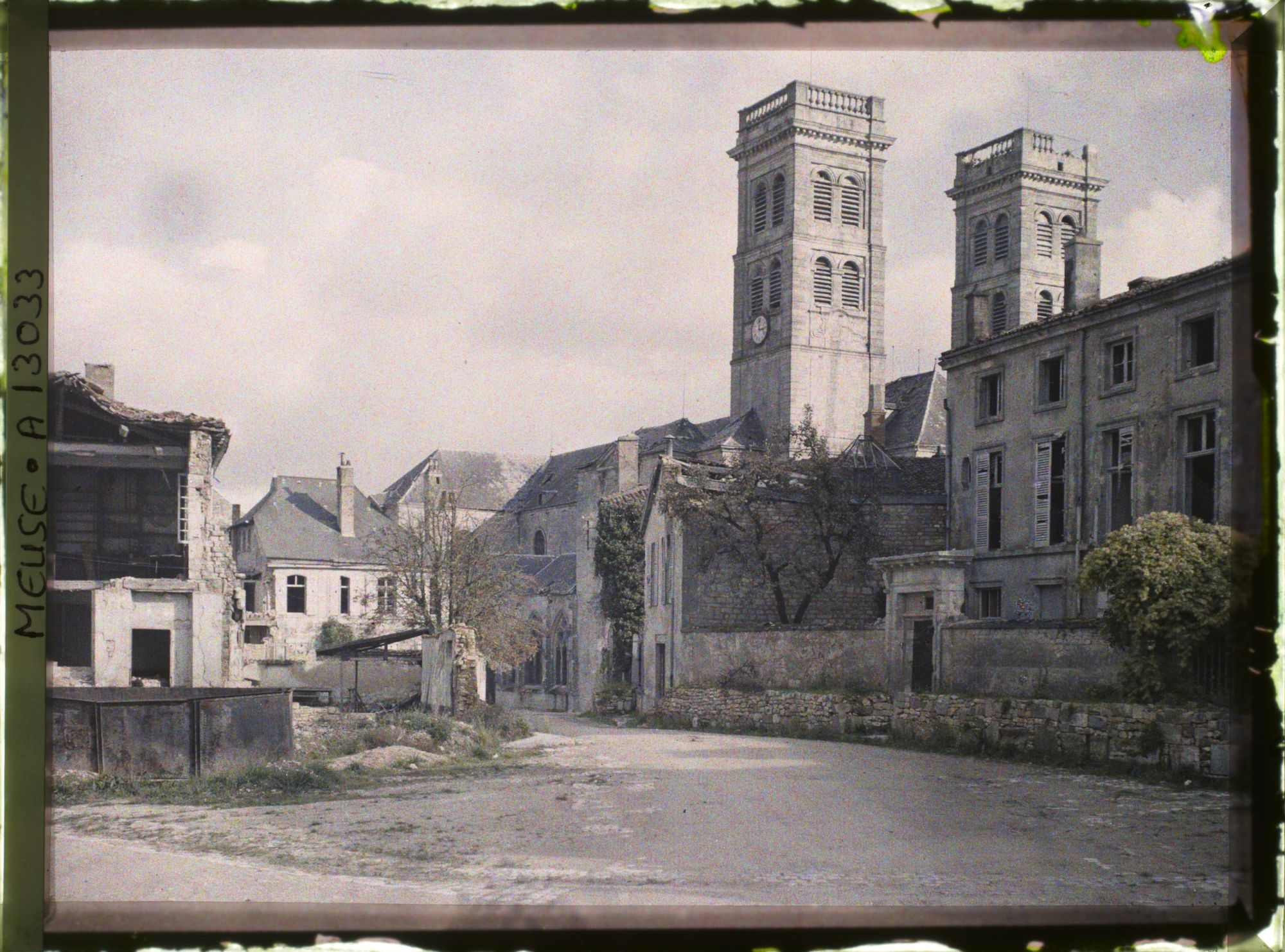 Image représentant France, Verdun, Place Chatel, Cathédrale
