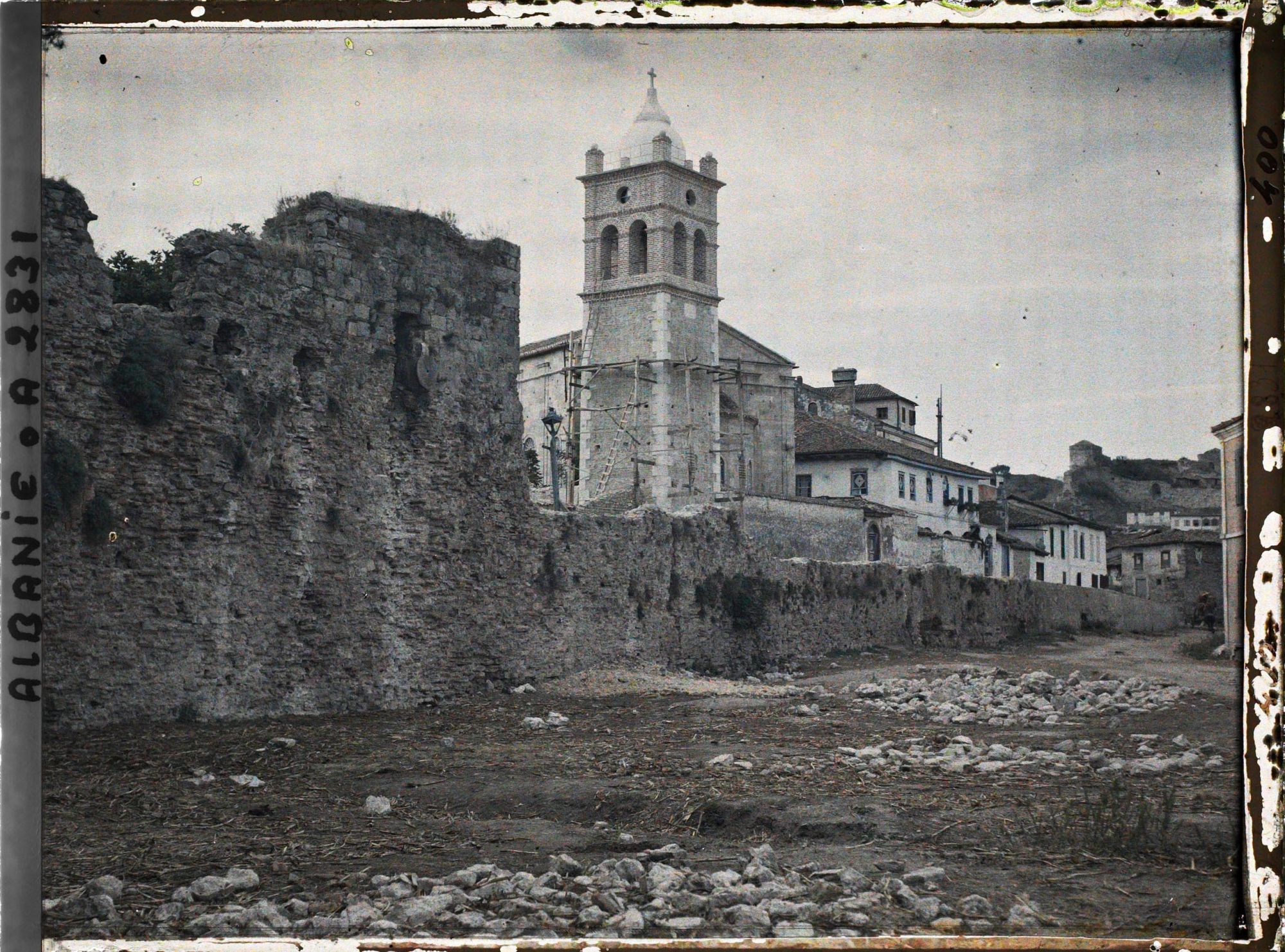 Image représentant Fortifications de la ville et église orthodoxe