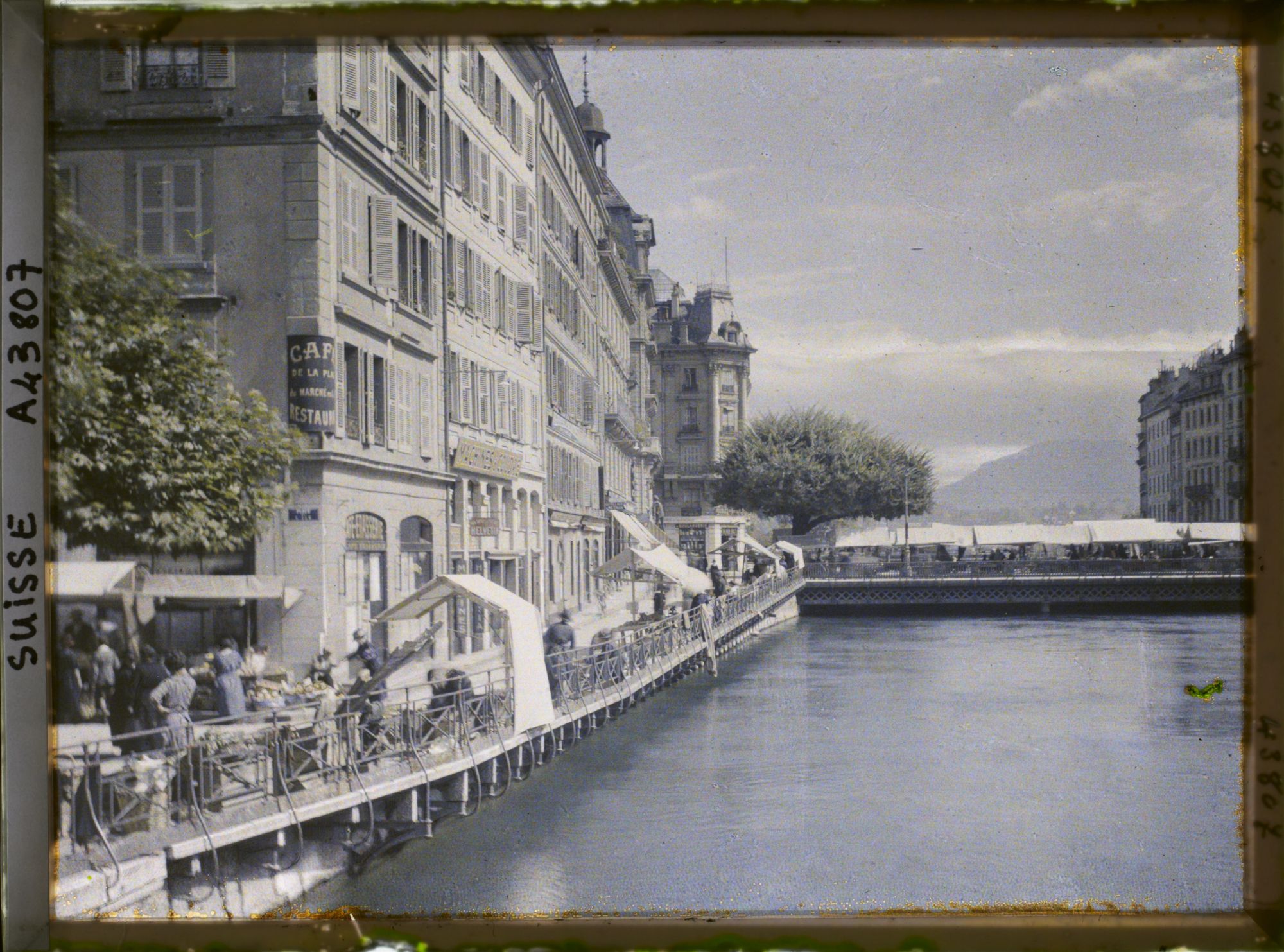 Image représentant Le marché le long du quai Turrettini