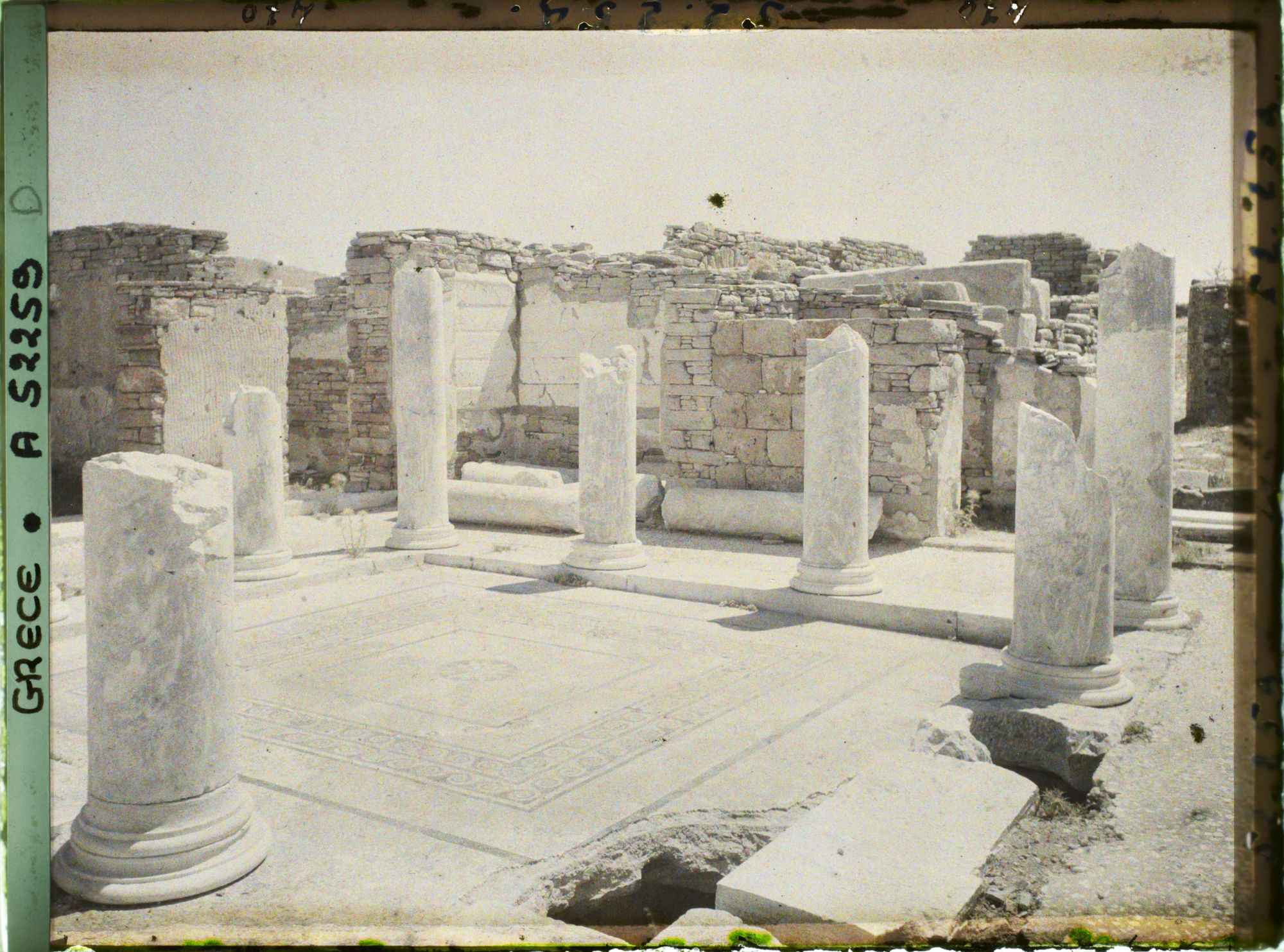 Image représentant Cour de la Maison du Lac