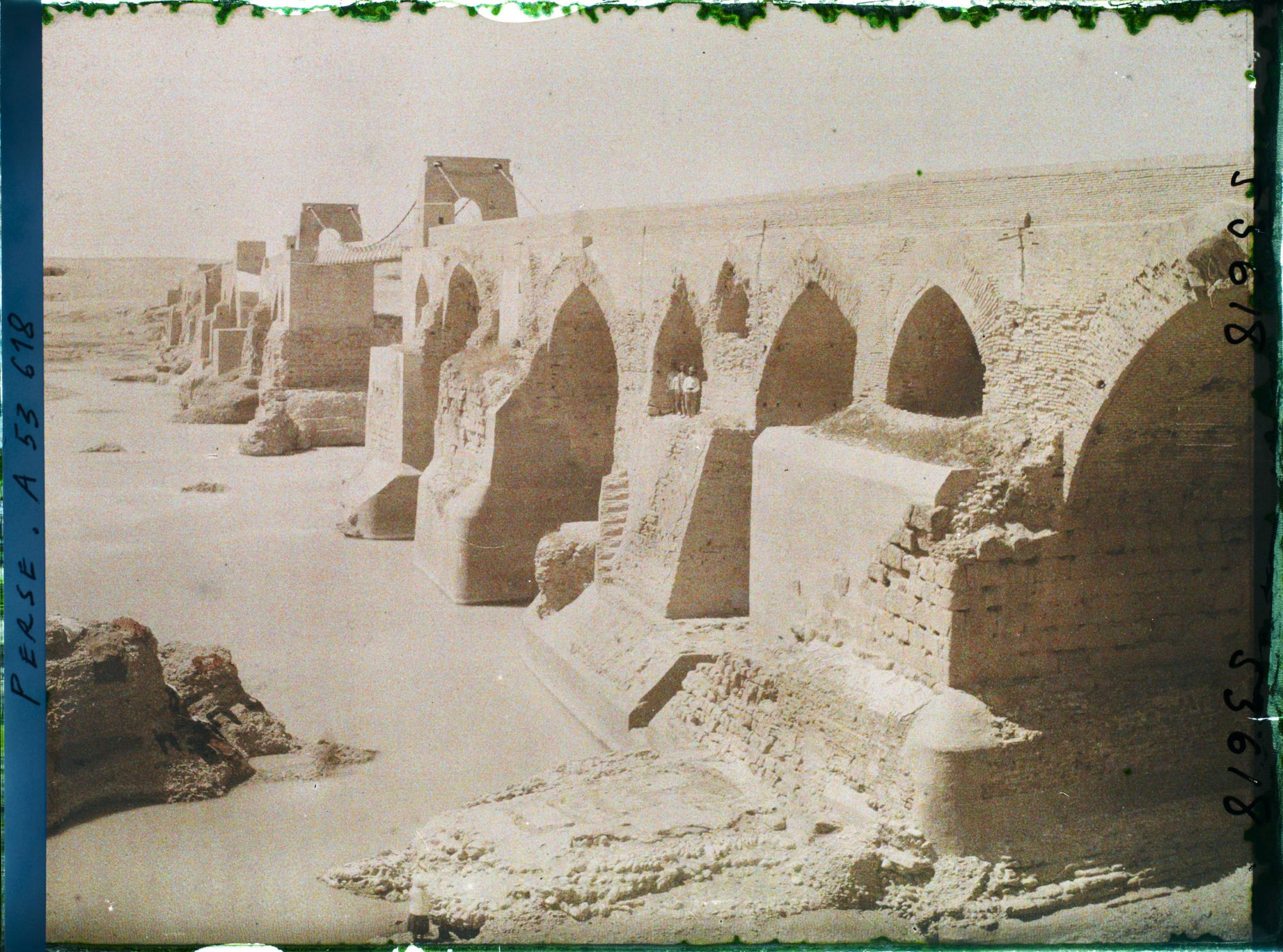 Image représentant Le grand pont sassanide (vers 260) ou "pont romain" sur la rivière Dez