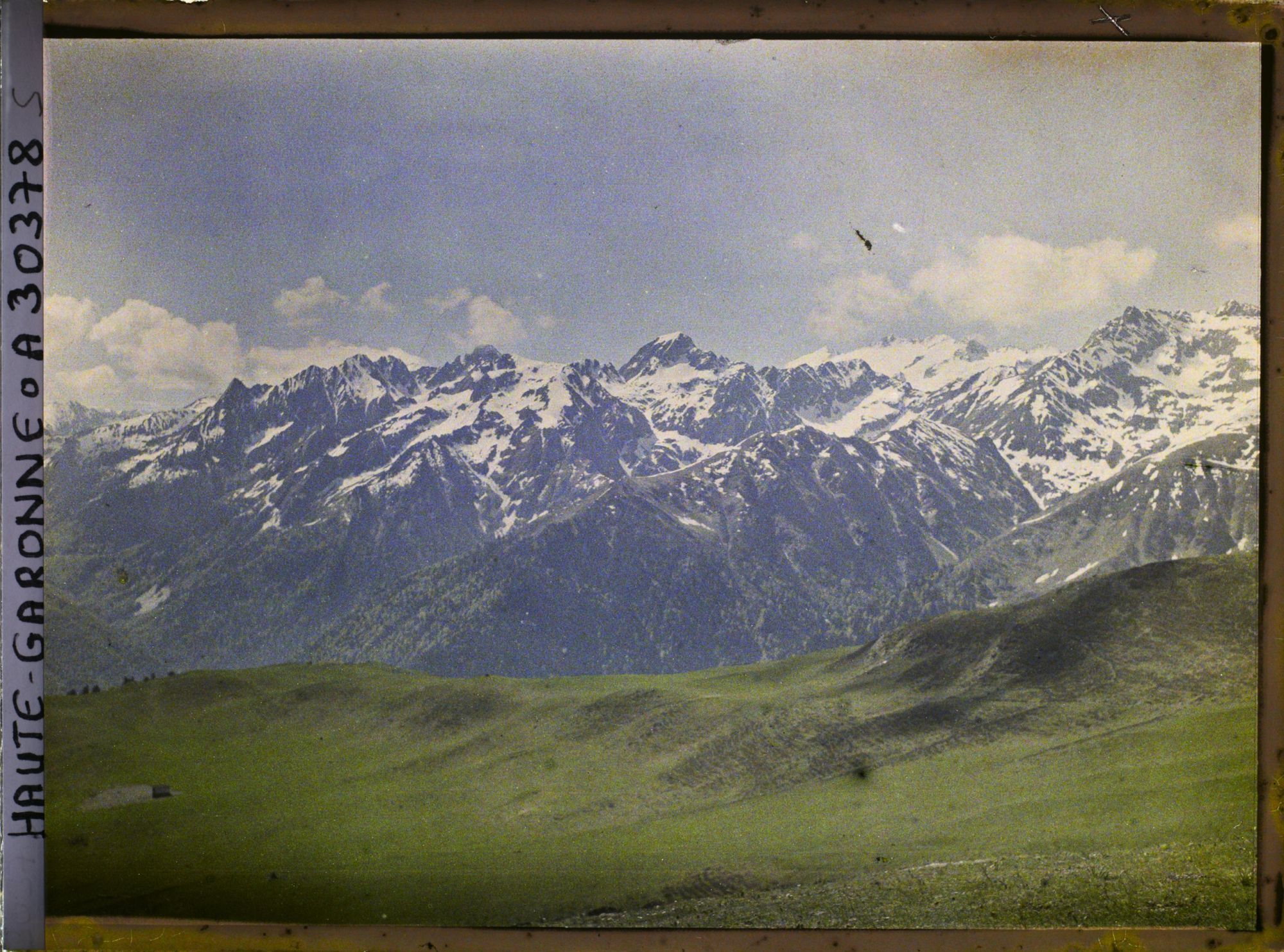 Image représentant France, Bagnères-de-Luchon, Panorama, direction des Monts Maudits, au milieu, le Pic de Sauvegarde.