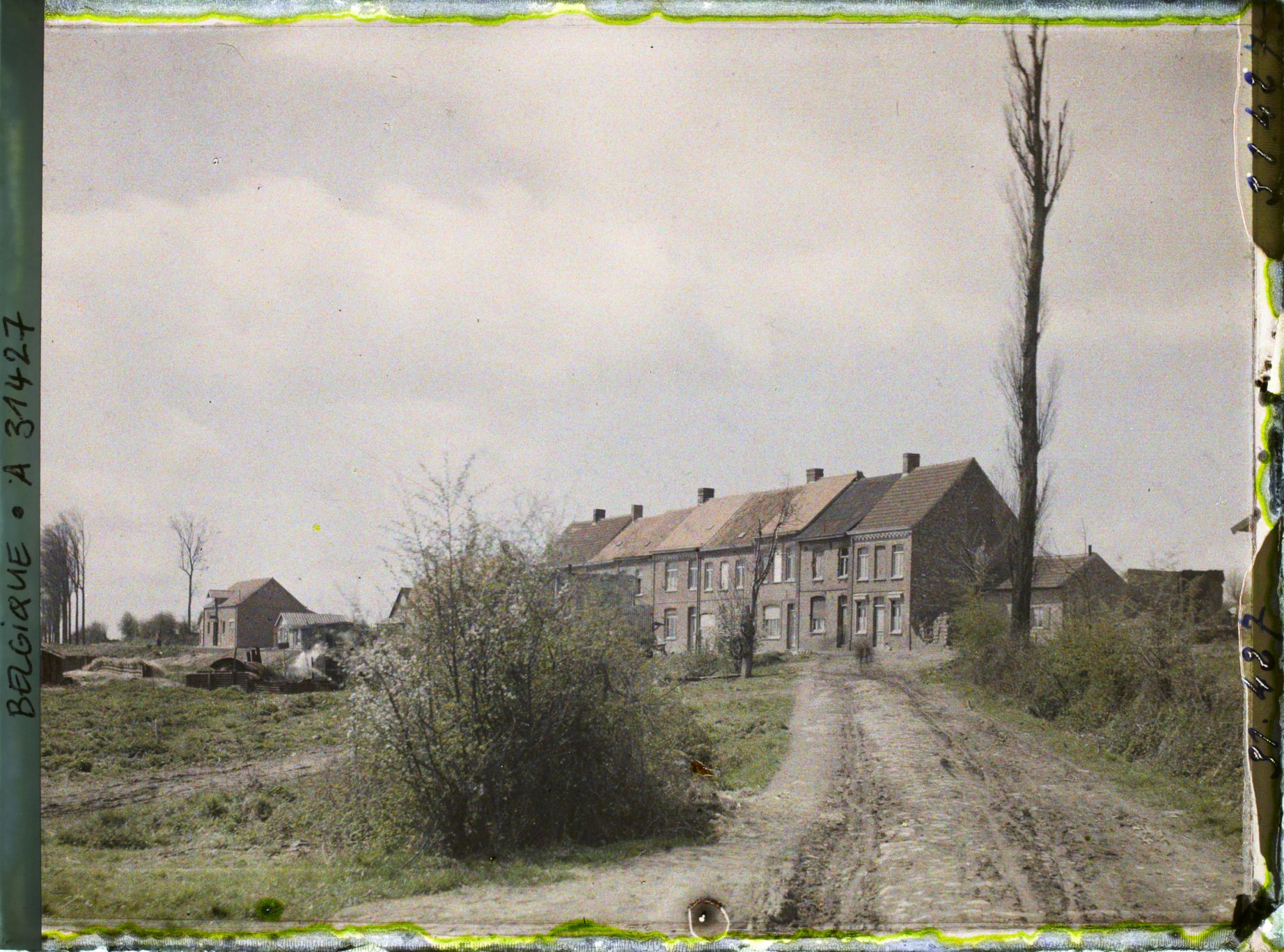 Image représentant Belgique, Neuve Eglise, Un aspect du Village