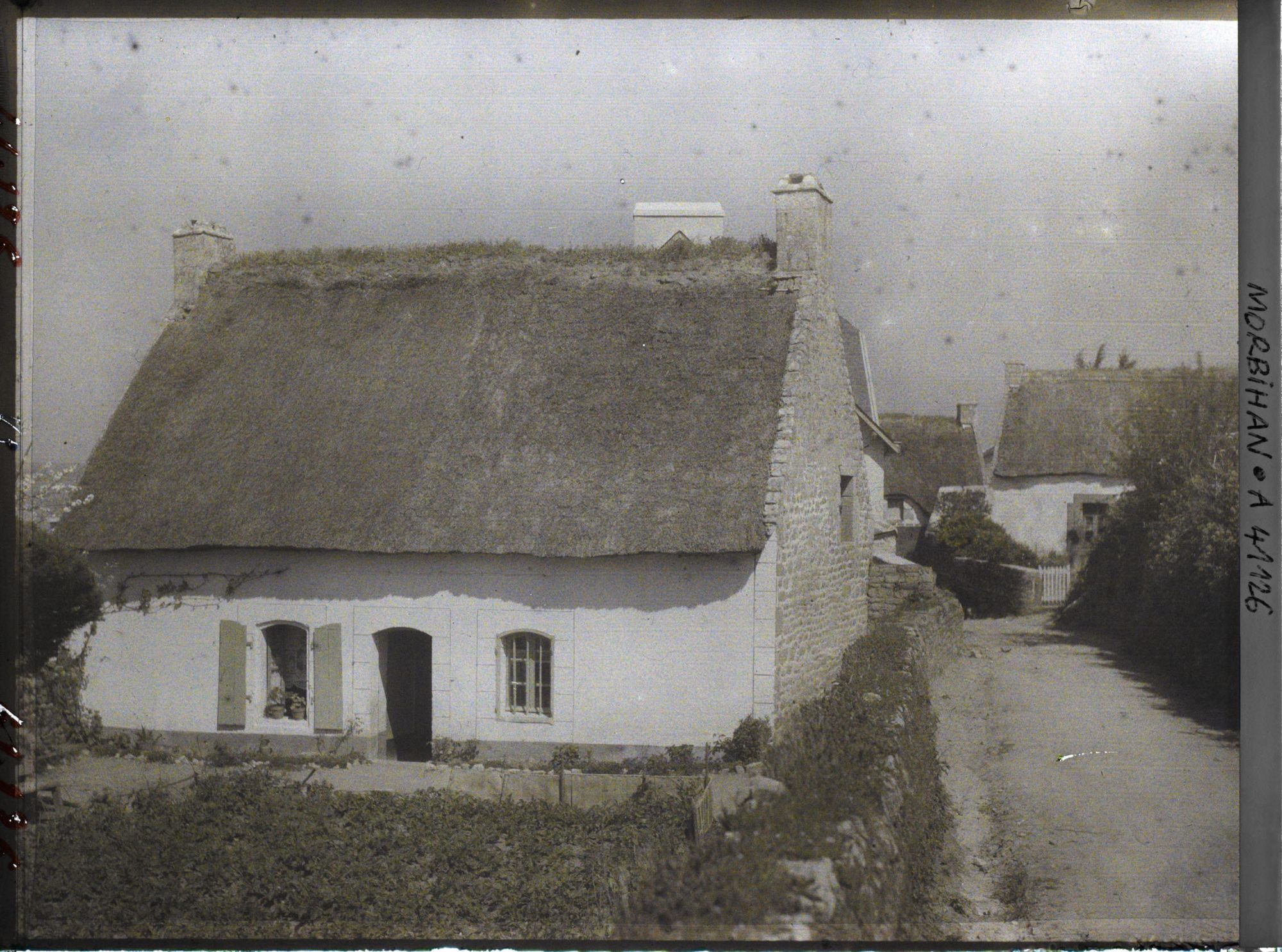 Image représentant Les maisons aux toits de chaume de l'Ile-aux-Moines